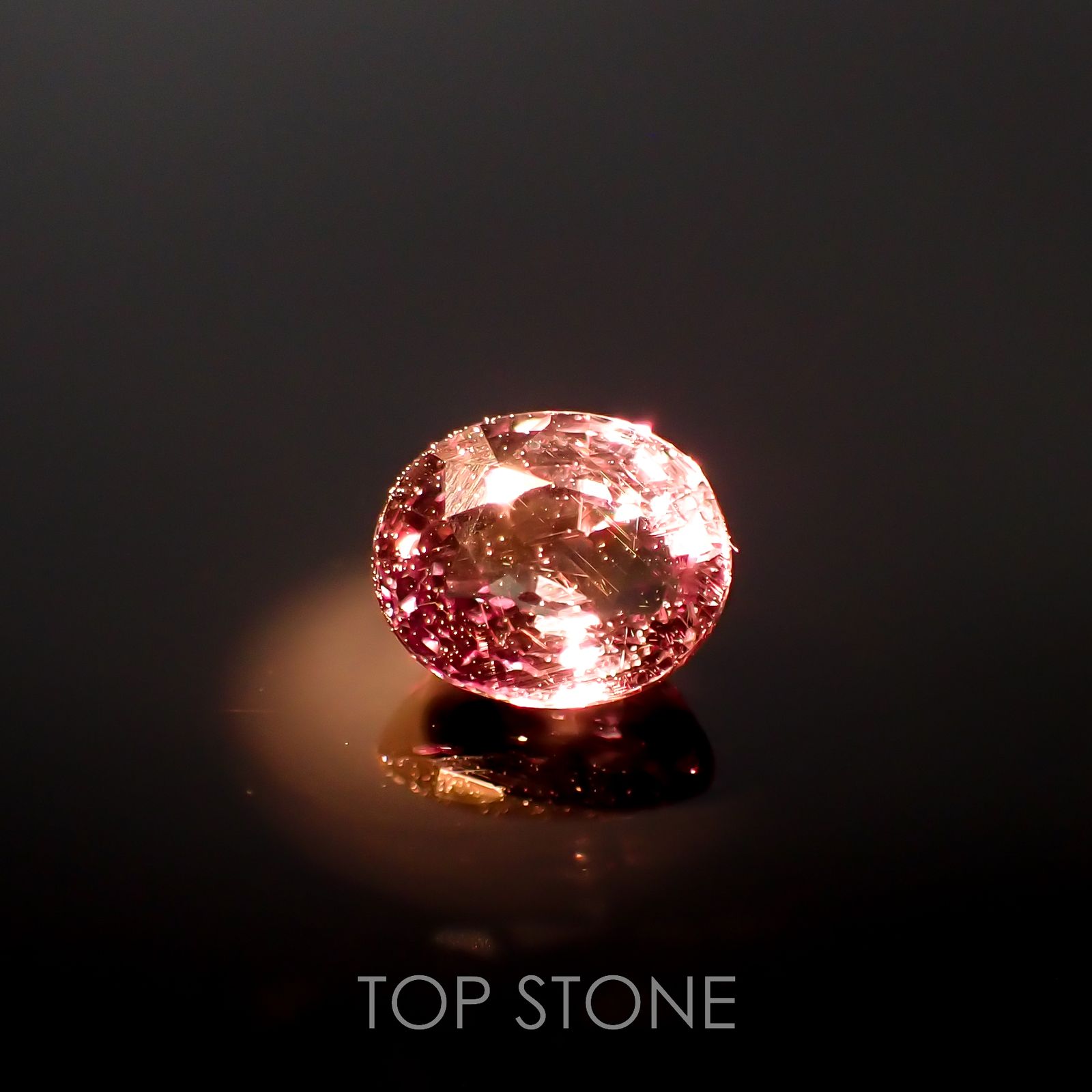カラーチェンジガーネット アレキタイプ(宝石名ガーネット)マダガスカル・ベキリー産 0.65ct 識別済[220716952]5.3x4.4mm前後