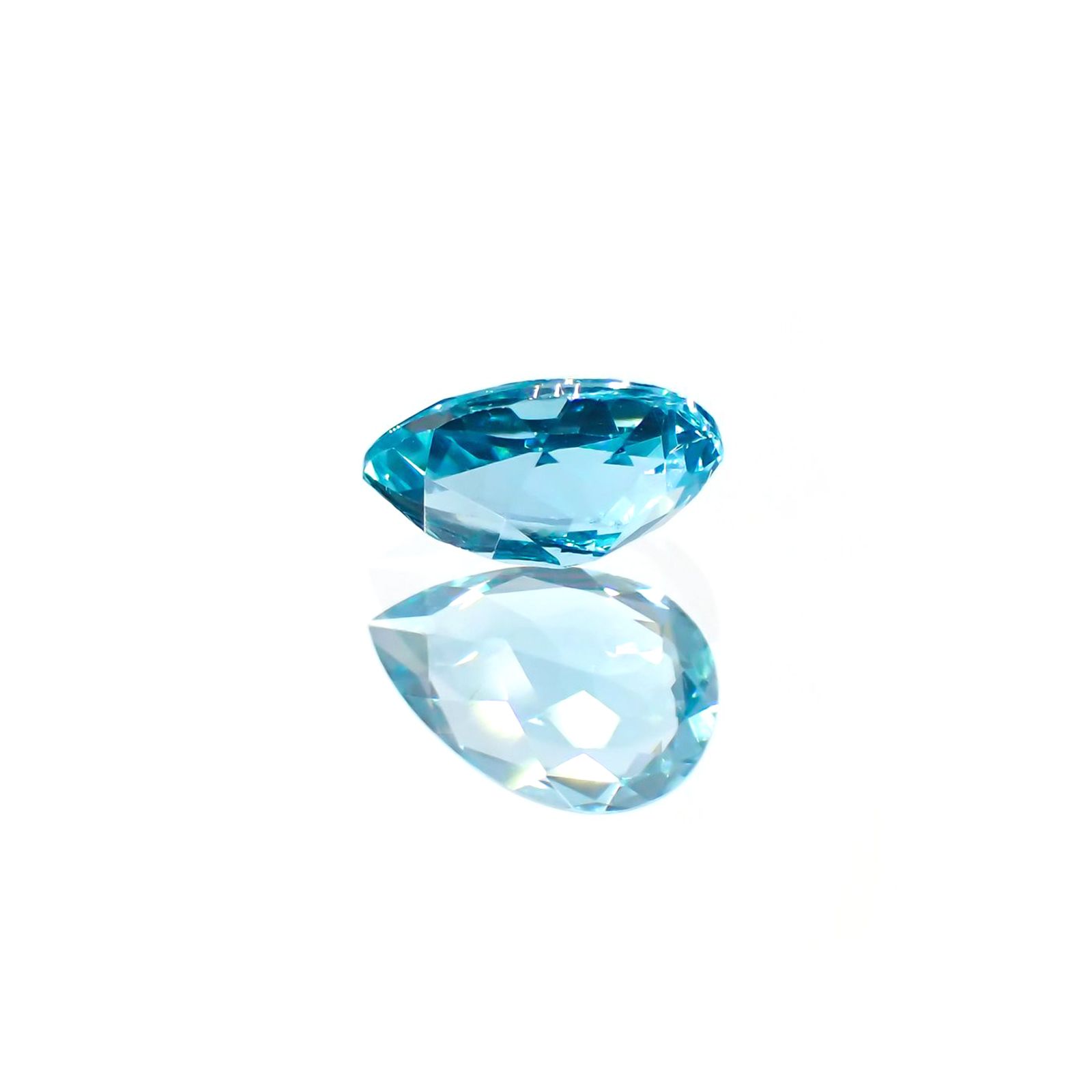 アパタイト(宝石名アパタイト) マダガスカル産 0.75ct 識別済[211013524]7.3×4.8mm前後