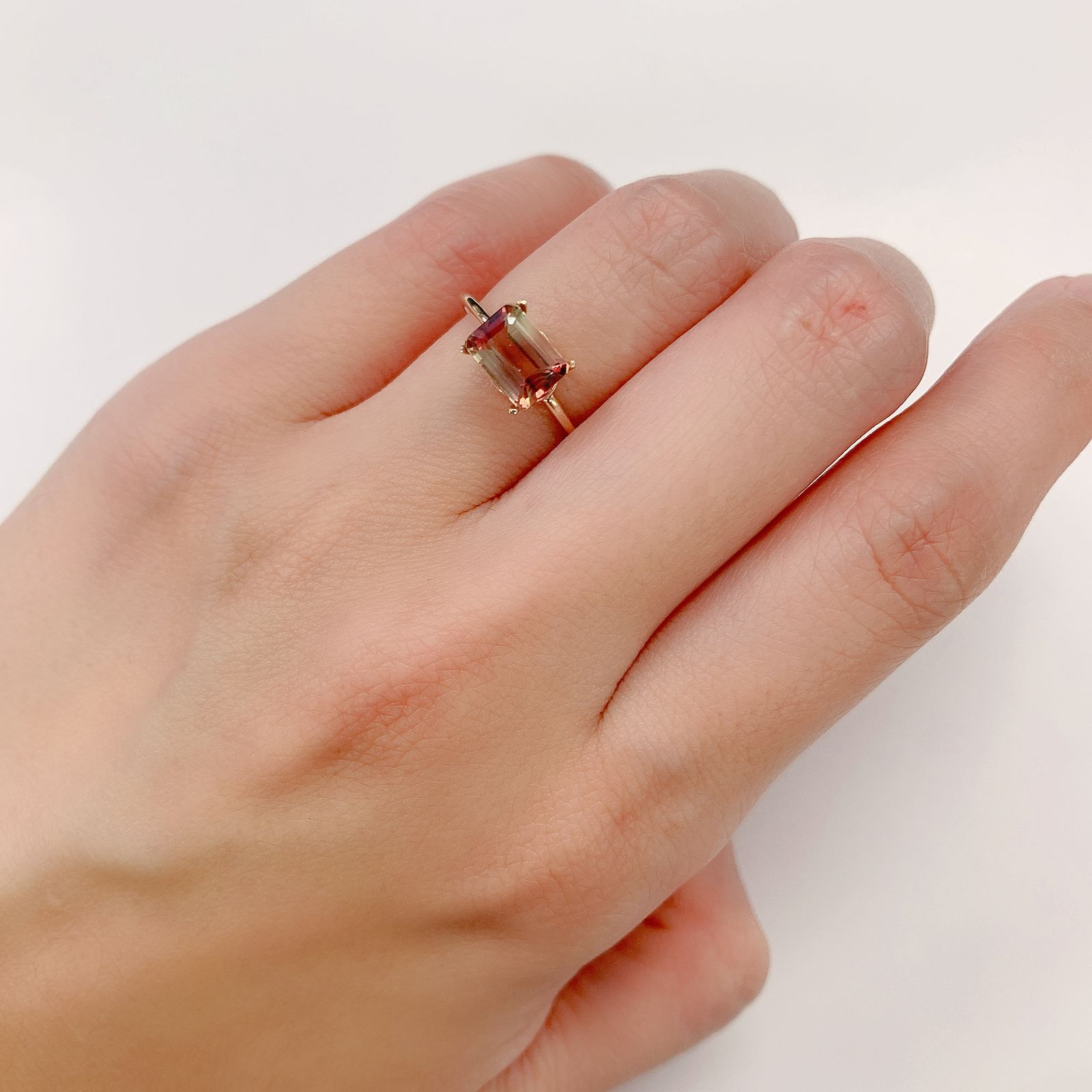 バイカラートルマリン(宝石名バイカラー・トルマリン) ブラジル産 1.208ct ソ付(彩珠)[211013625]7.2×5.3mm前後