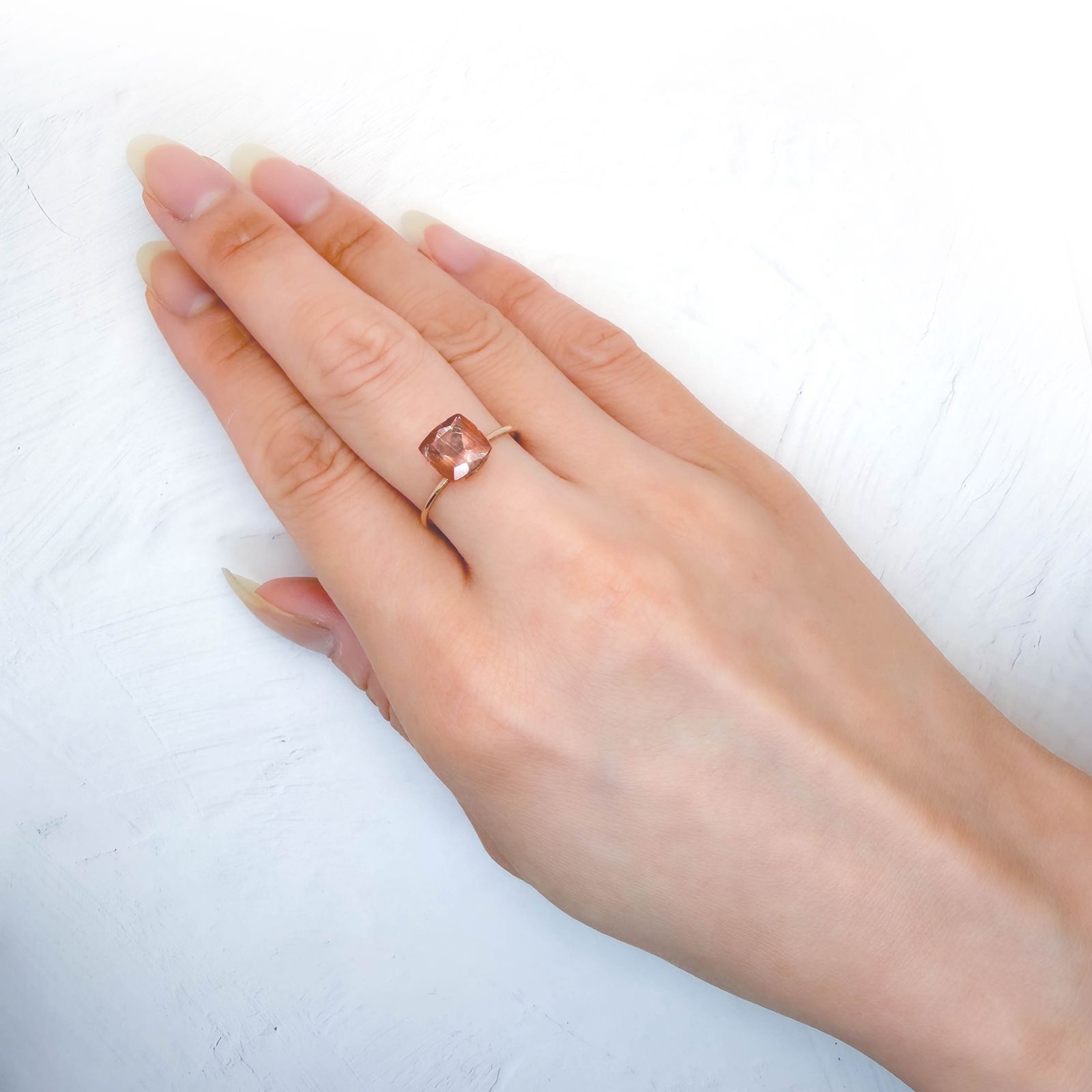 サンストーンスキャポライト(宝石名シーン・スキャポライト)タンザニア産 識別済 1.94ct / 7.6x7.6mm前後 [260832730]