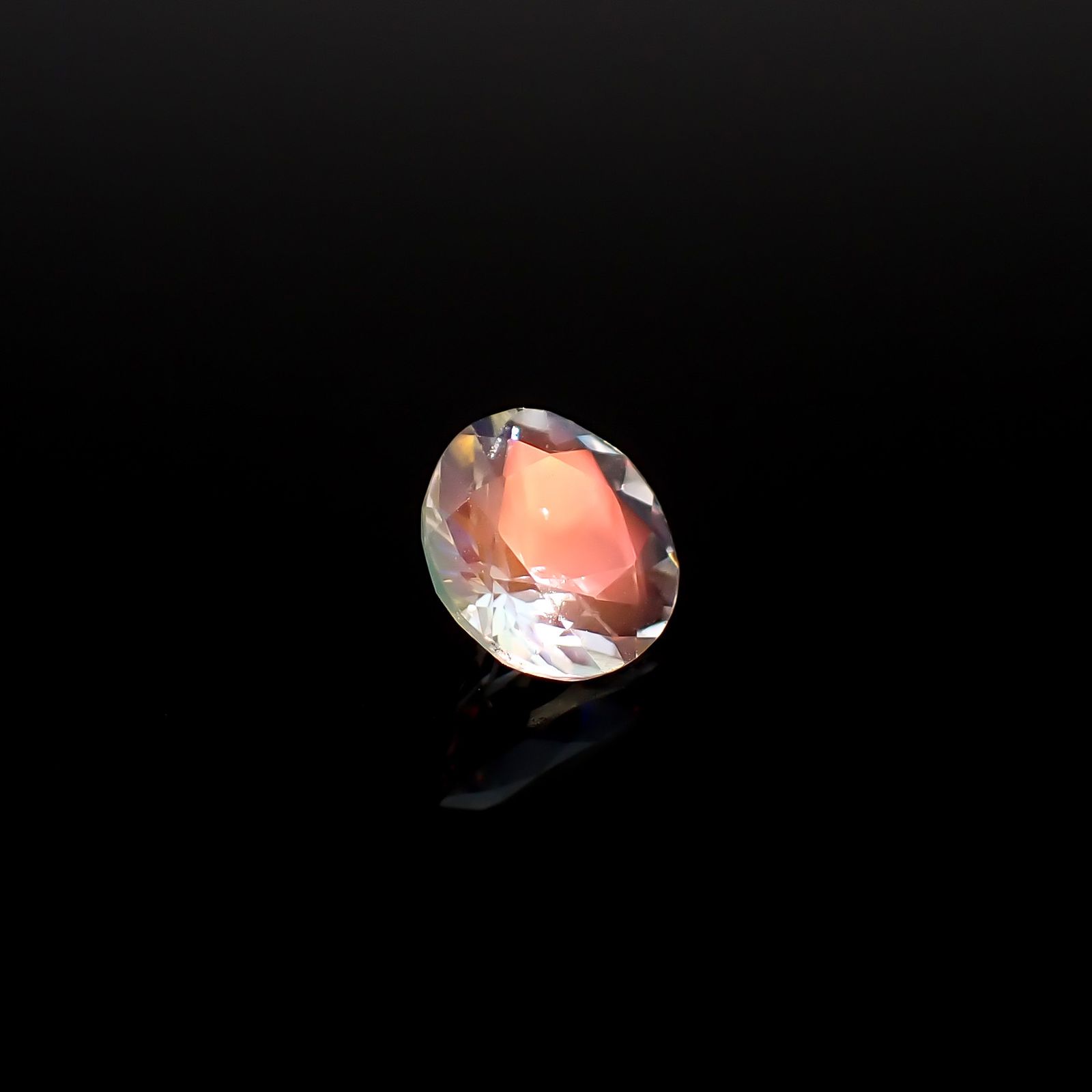 レインボームーンストーン マダガスカル産 1.26ct / 7.5x7.4mm前後 [260632387]