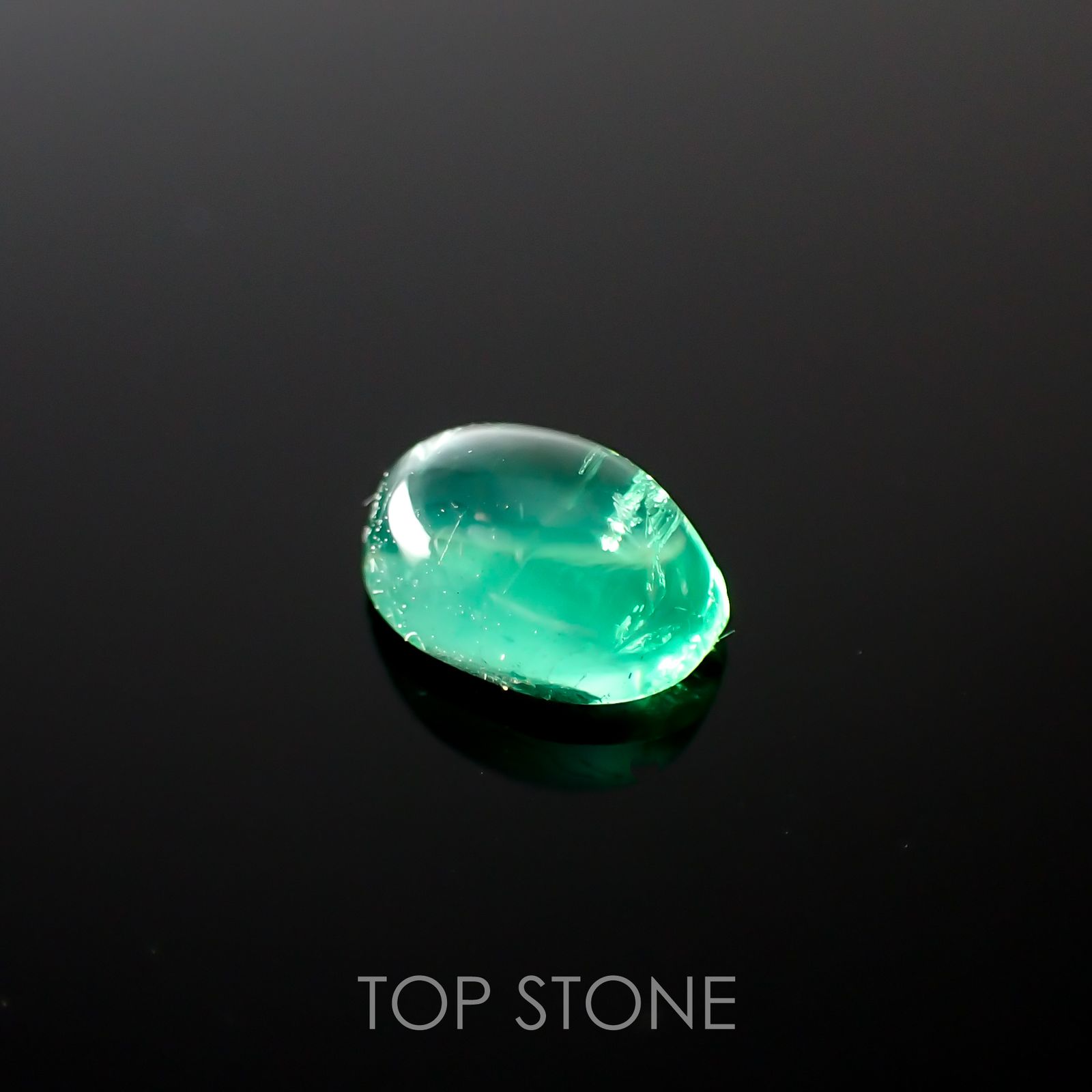エメラルドキャッツアイ(宝石名エメラルド)コロンビア産 0.64ct 識別済[220115180]6.3x4.4mm前後