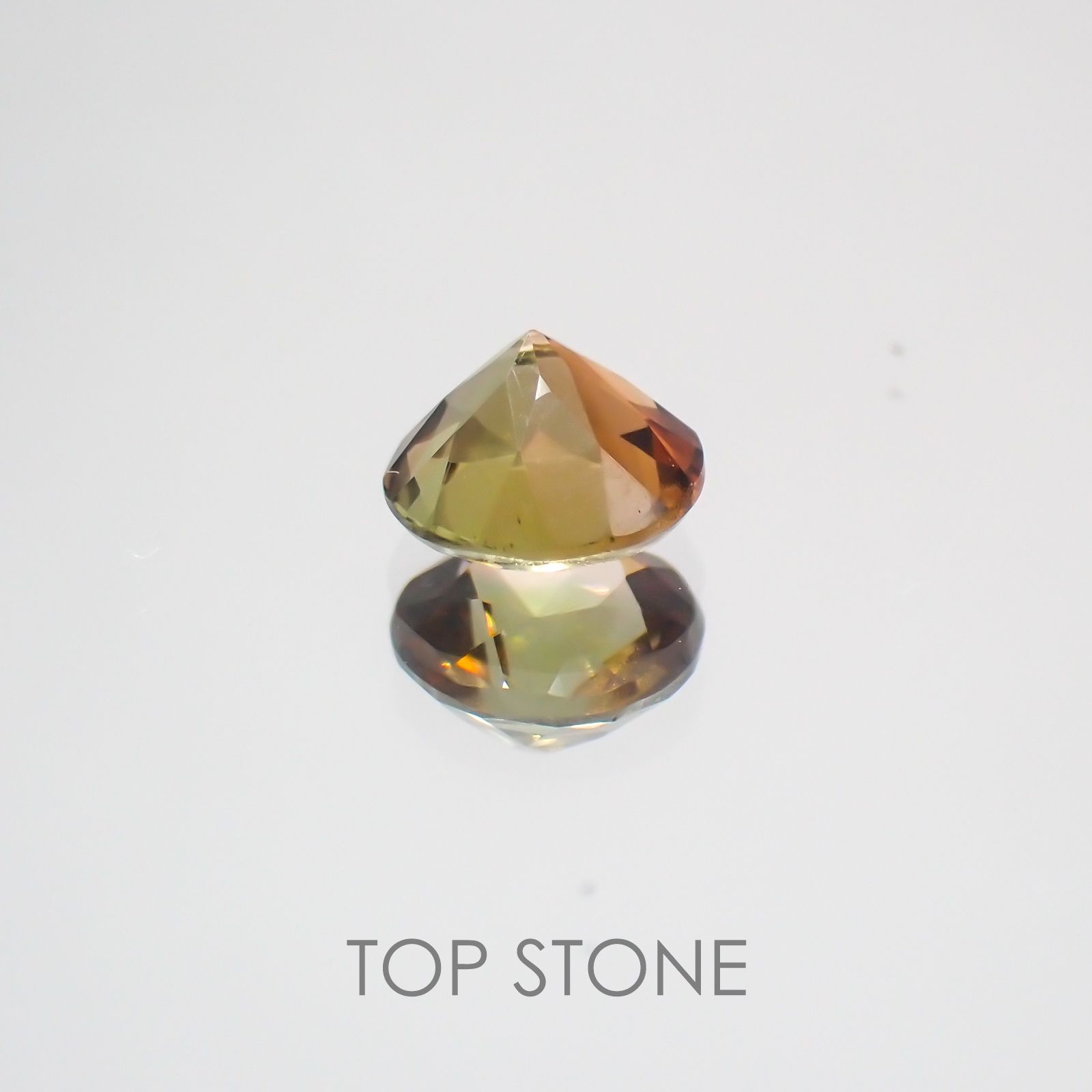 バイカラーアンダリュサイト スリランカ産 ルース 0.49ct[21059873]4.9×4.9mm前後