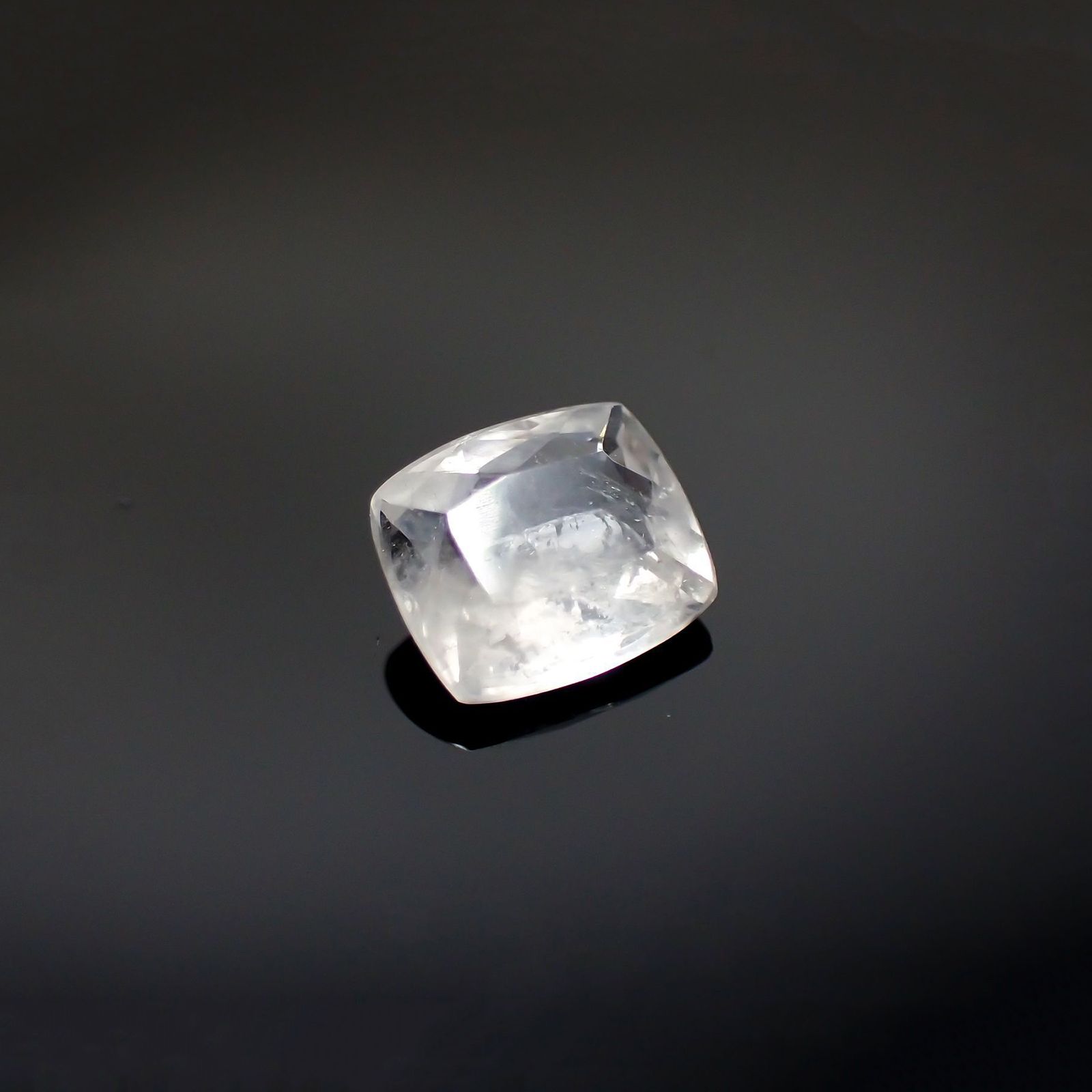 ユークレース(宝石名ユークレース)ブラジル産 1.181ct ソ付(彩珠)[230522045]7.2x6.2mm前後