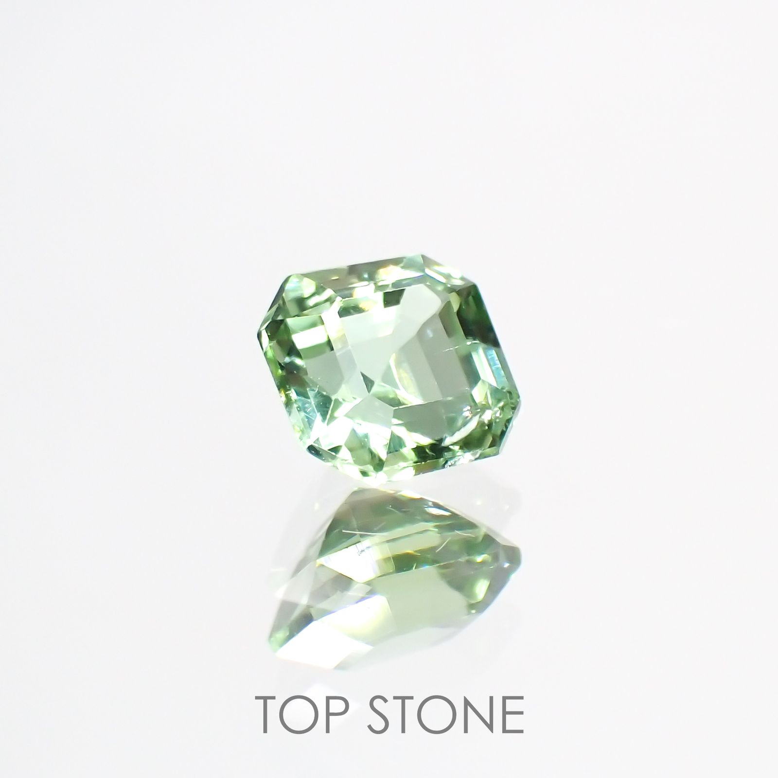 ミントトルマリン(宝石名グリーン・トルマリン) アフガニスタン産 0.53ct 識別済[211013619]4.8×4.6mm前後