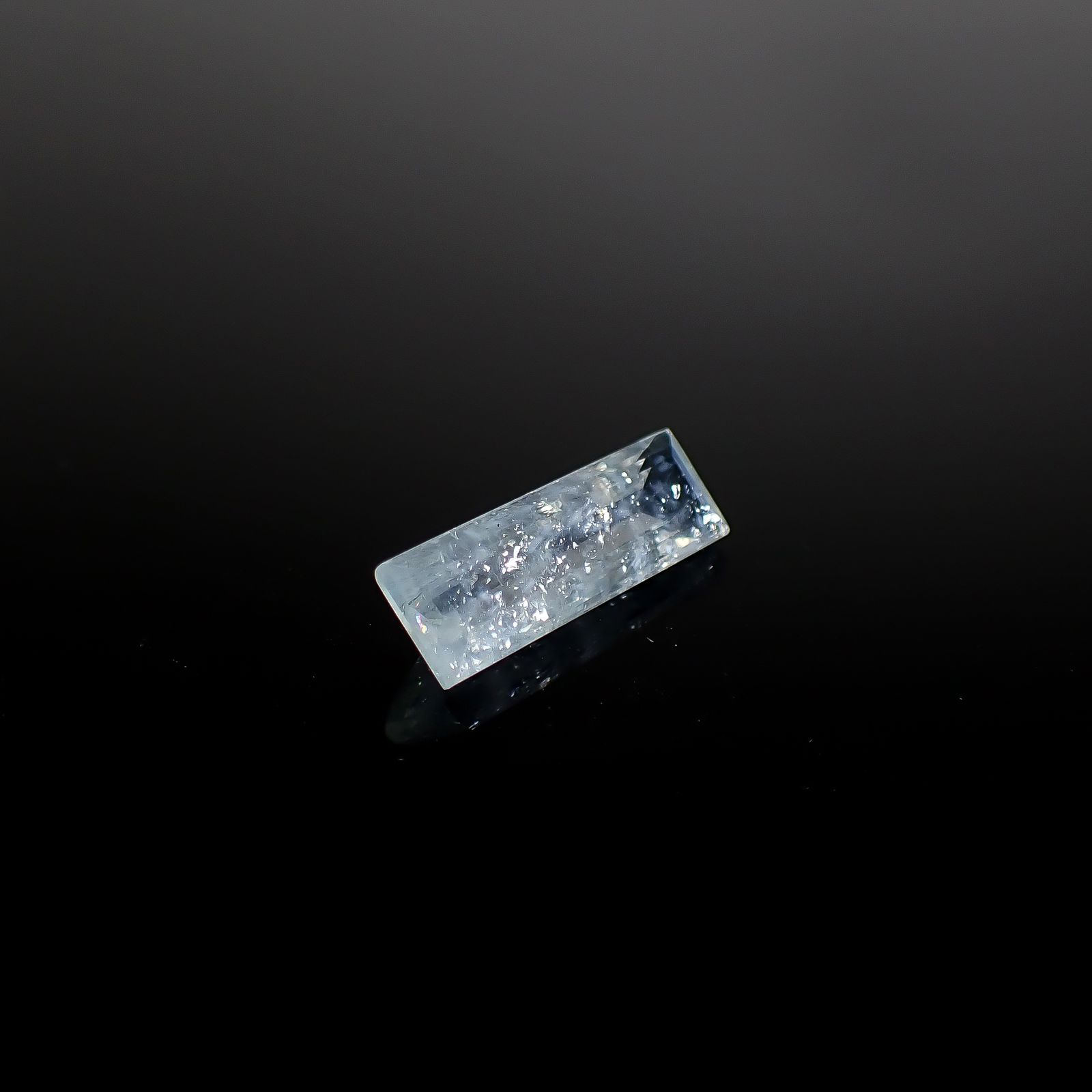 イリデッセンスアクアマリン ブラジル産 2.73ct [250730702]15.8x5.3mm前後