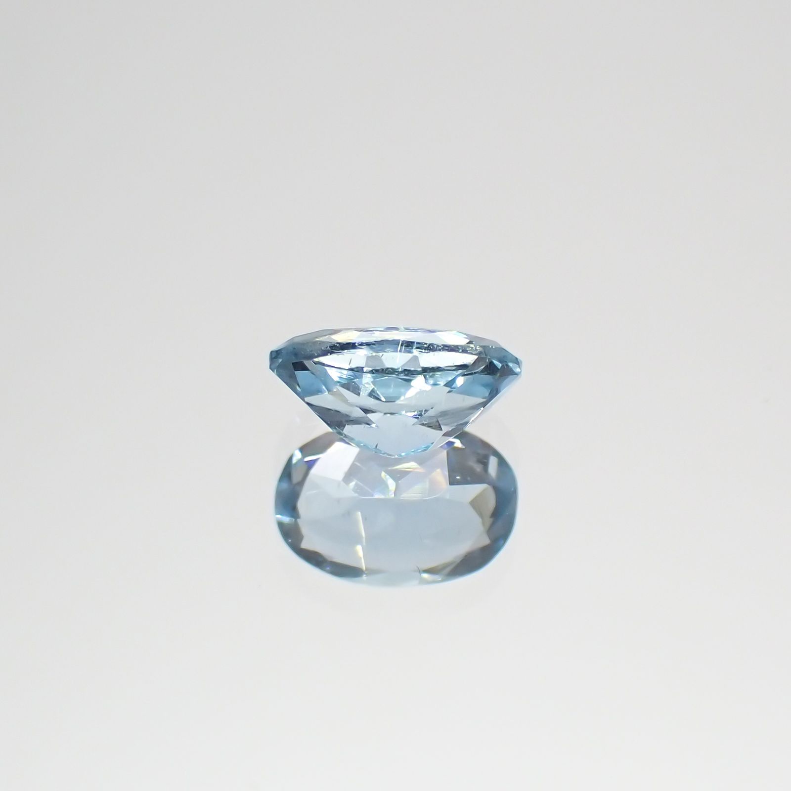 アクアマリン(宝石名アクアマリン)モザンビーク産 0.39ct 識別済[230421763]6x4.1mm前後