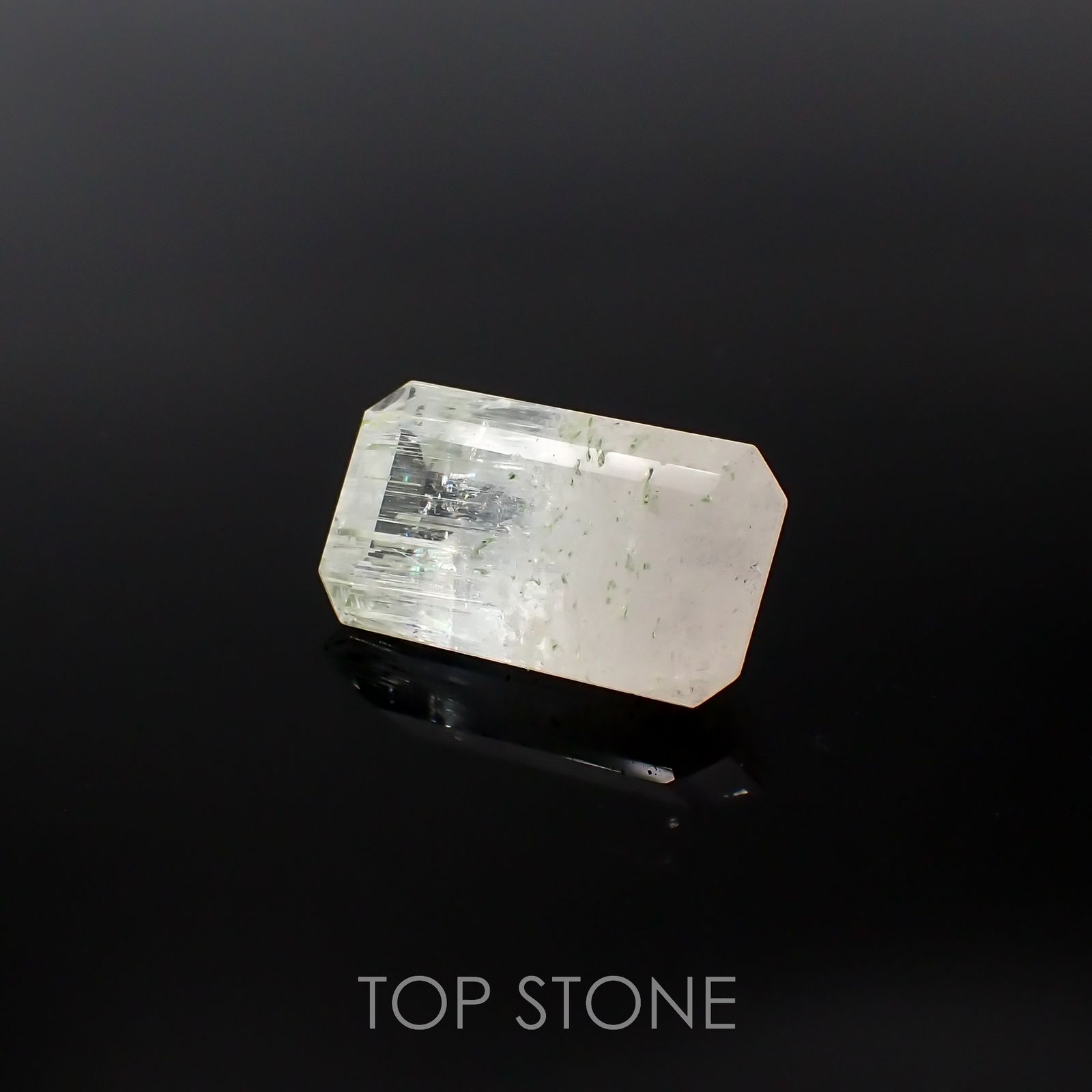 バイカラーベリル(宝石名バイカラー・ベリル)アフガニスタン産 7.03ct 識別済[220717122]15.9x9.1mm前後
