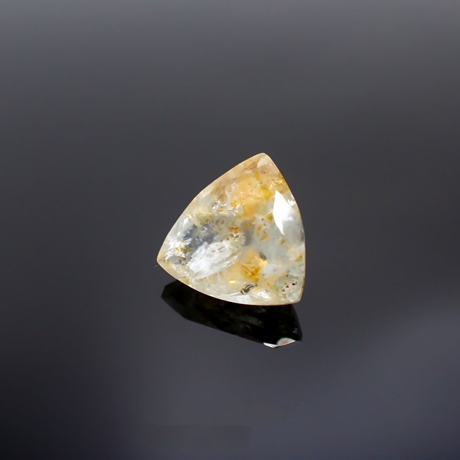 オーロラアクアマリン ブラジル産 4.78ct [220114399]11.8x12.2mm前後