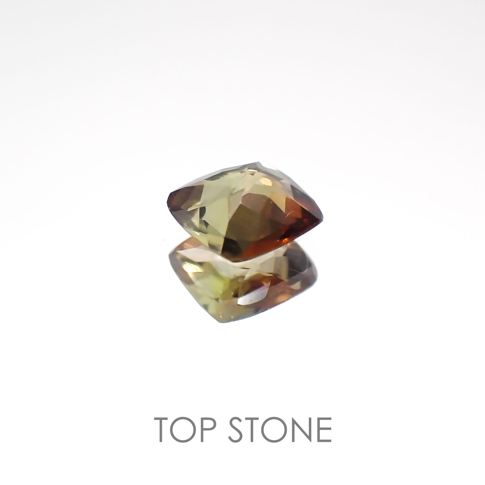 バイカラーアンダリュサイト スリランカ産 ルース 0.39ct[20117473]4.8×4.7mm前後