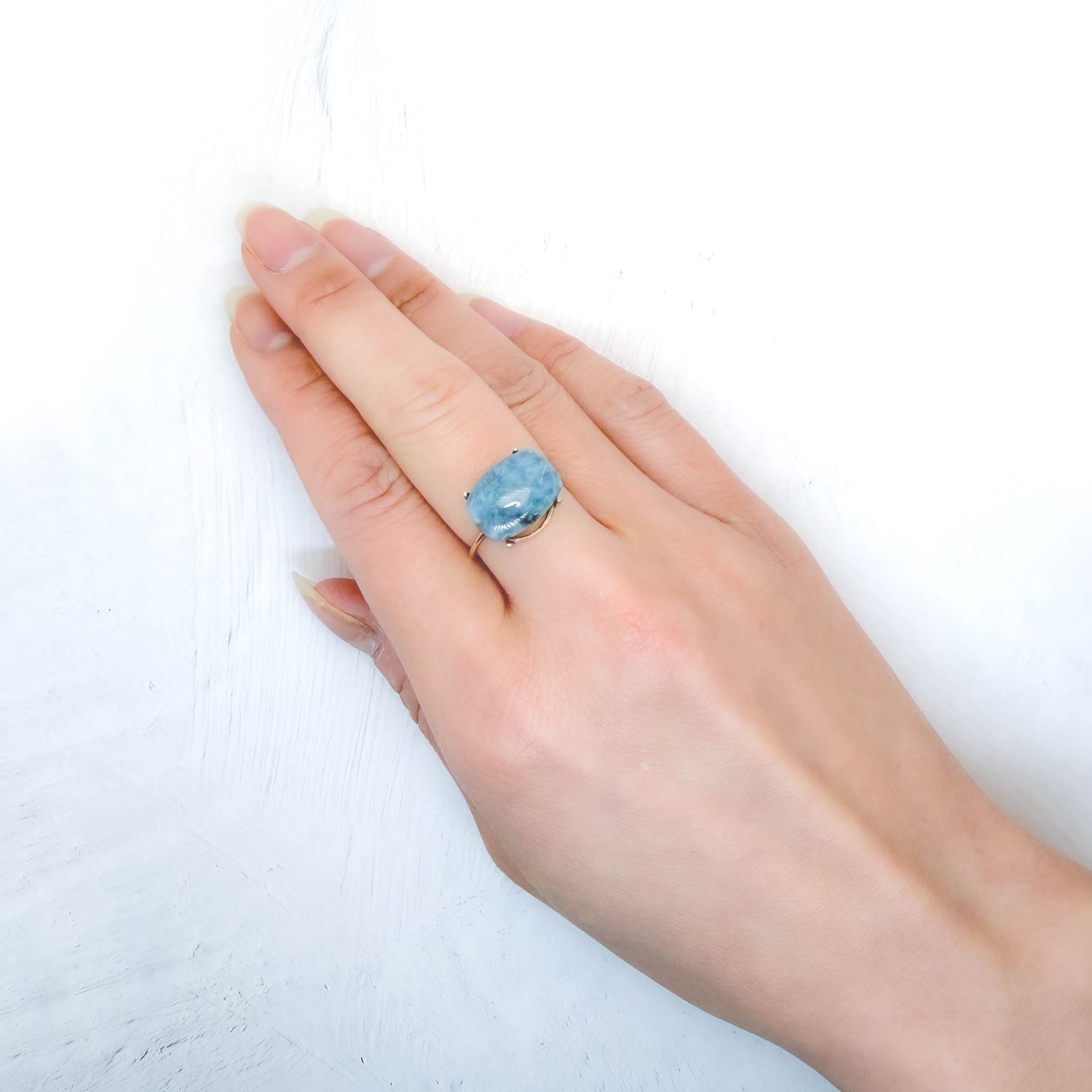 パライバクォーツ ブラジル産 7.38ct / 13.9x10mm前後 [260331858]