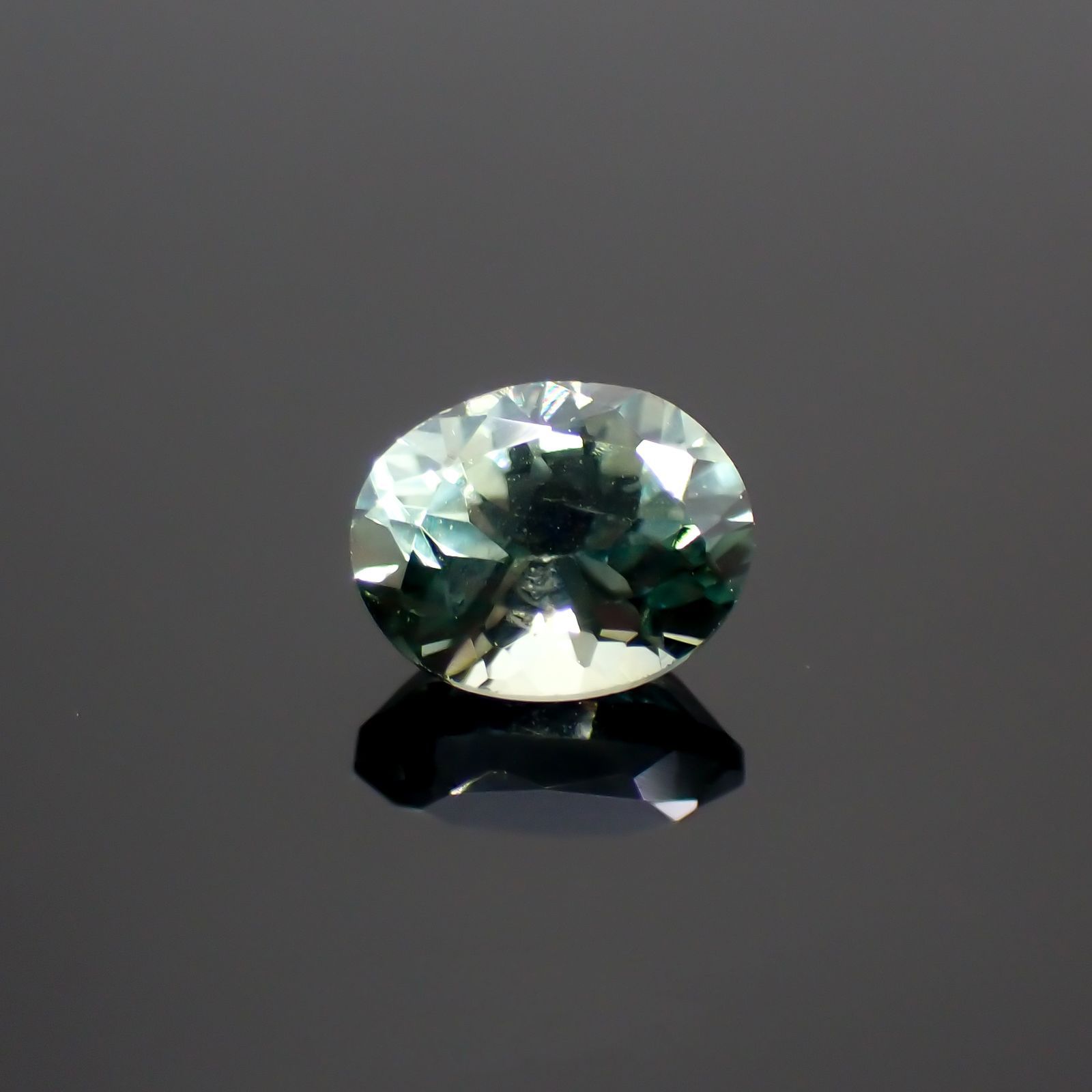 モンタナサファイア(宝石名サファイア)アメリカ・モンタナ州産 0.50ct 識別済[220114015]5.1x4mm前後