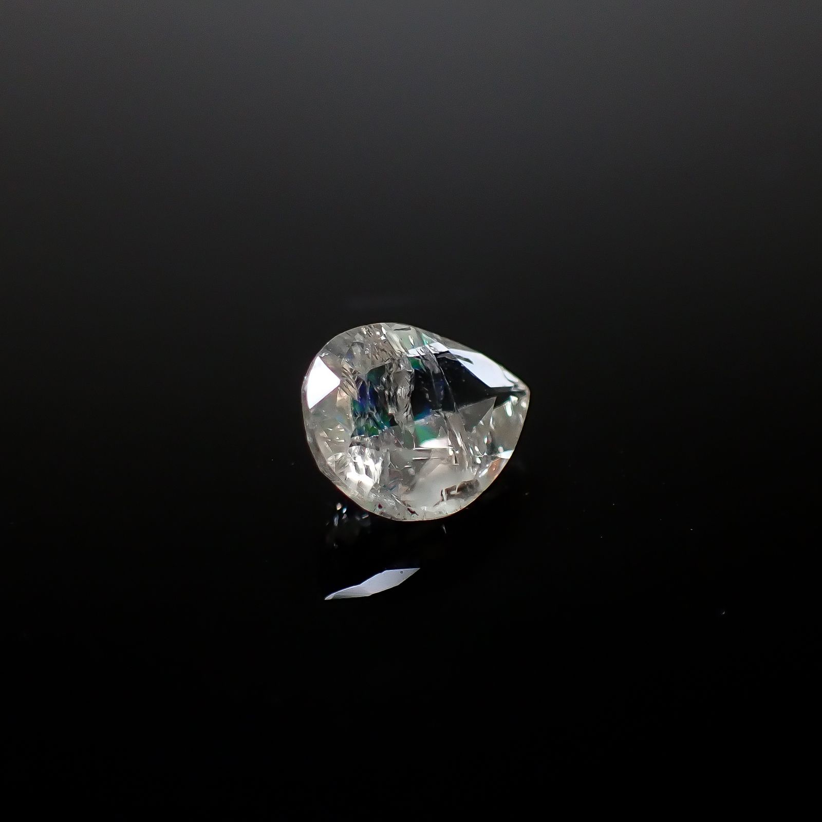 リューサイト 遊色効果あり イタリア産 1.06ct [250730648]8.6x6.8mm前後