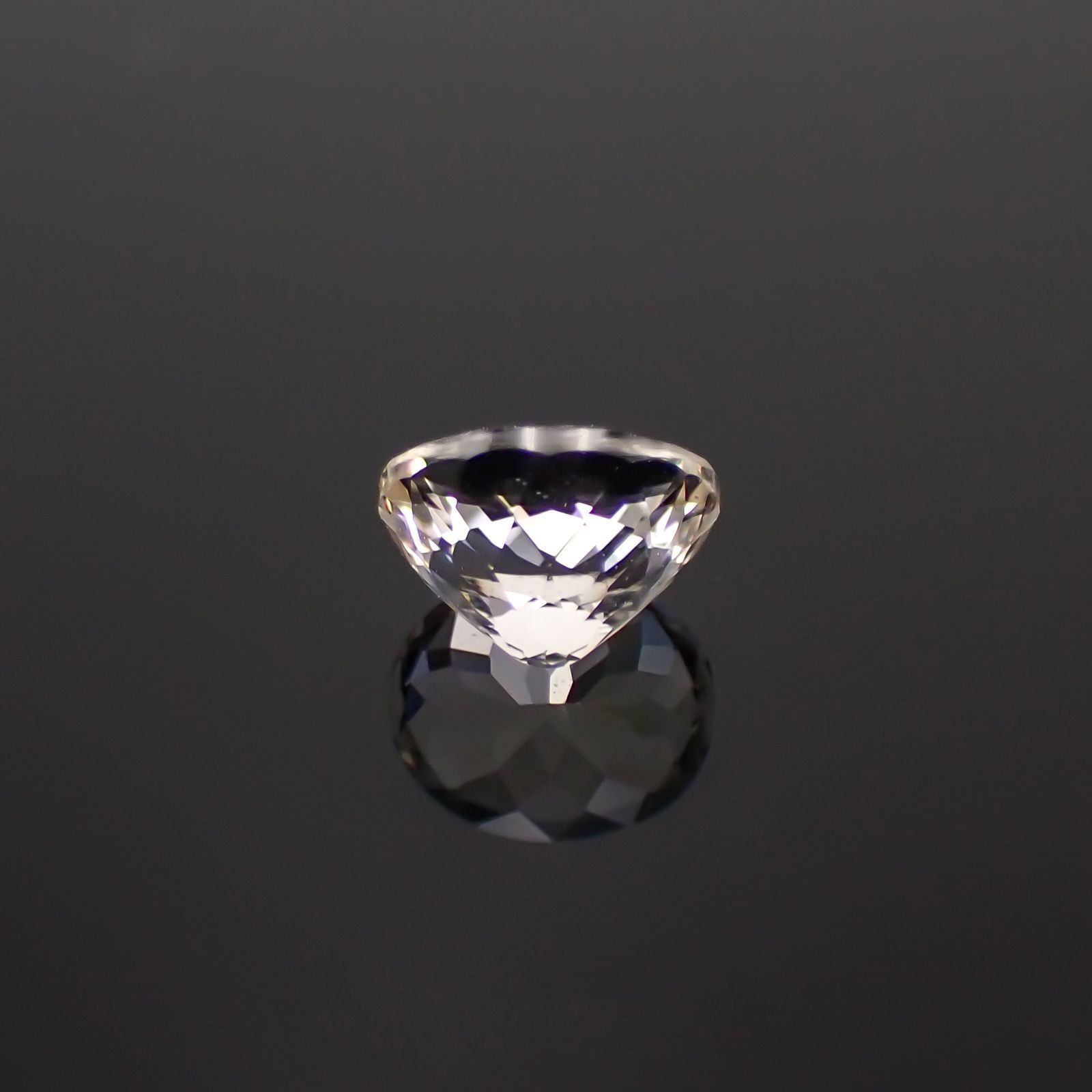 ゾイサイト 非加熱(宝石名ゾイサイト)タンザニア産 ソ付(彩珠) 0.846ct / 6.1x5.1mm前後 [221018875]