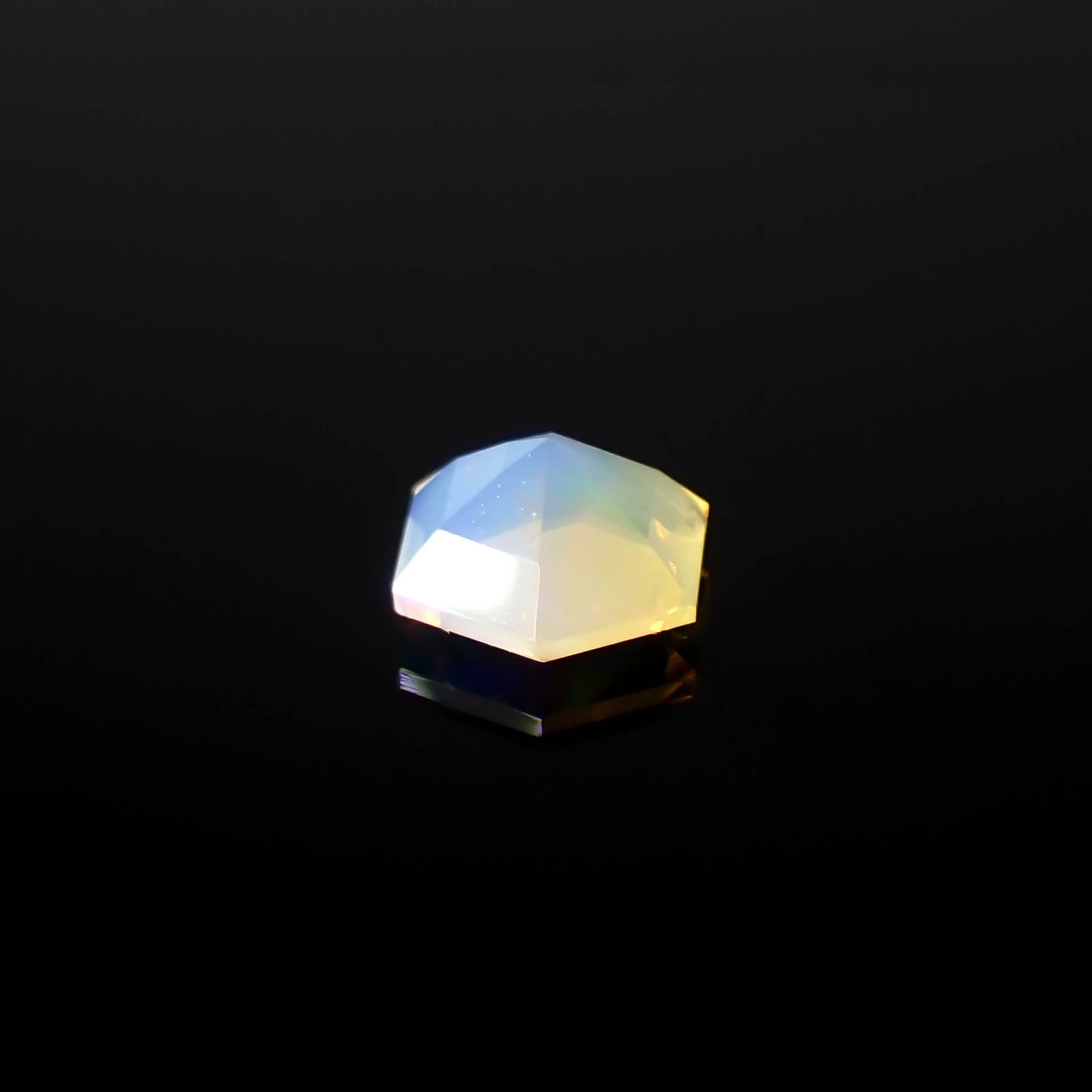 ◇ヘキサゴンカット◇エチオピアオパール エチオピア産 0.22ct[240226217]4.6x4.5mm前後