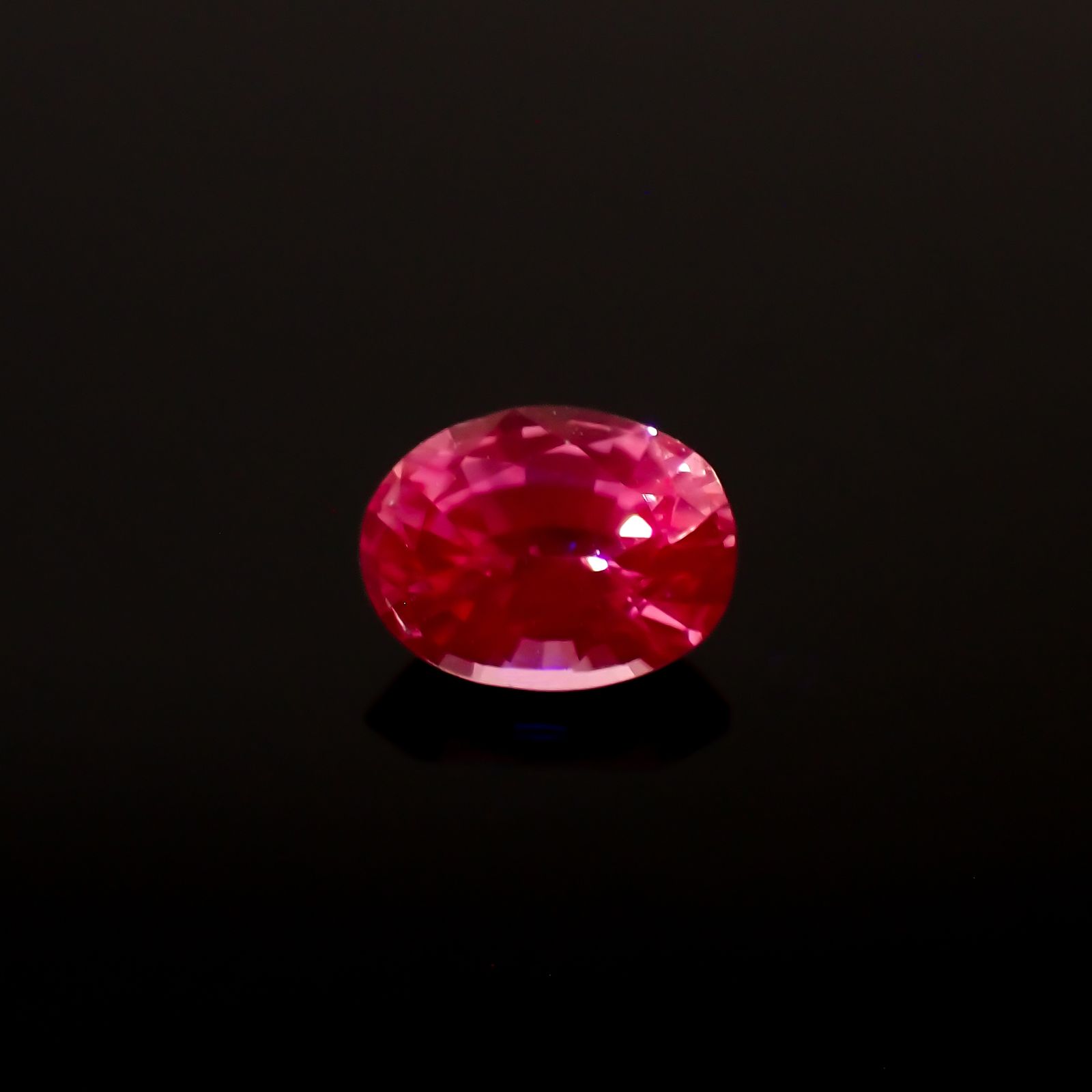 ネオンピンクサファイア スリランカ産 0.30ct[230421533]4.4x3.3mm前後
