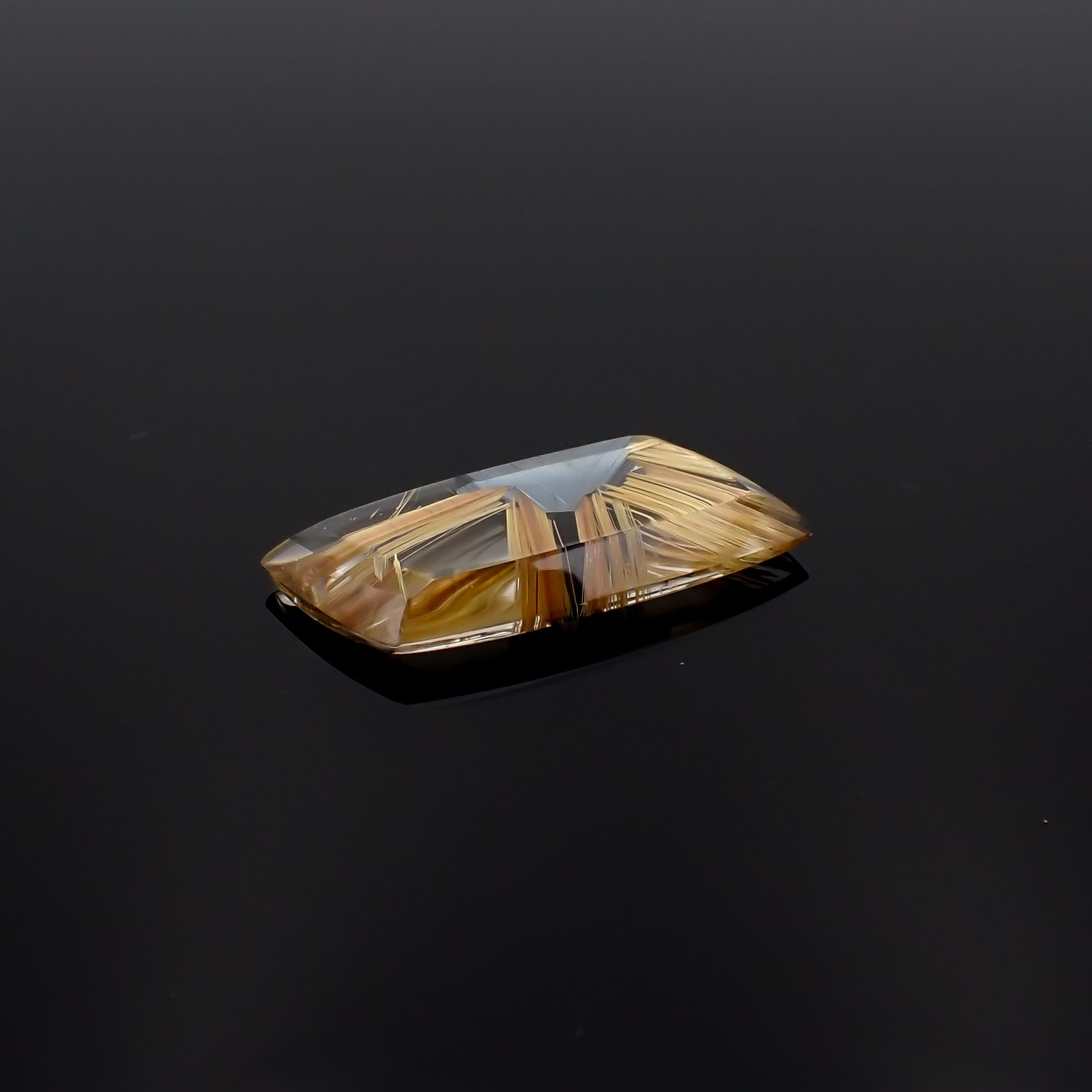 太陽ルチルクォーツ ブラジル産 14.47ct [231023681]29.7x12.8mm前後