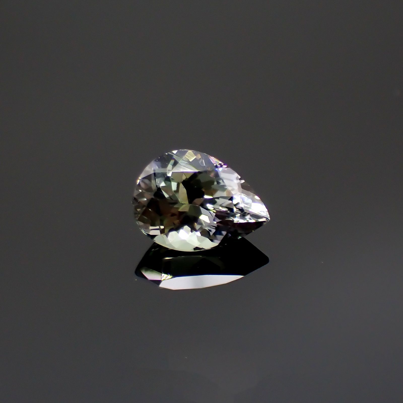 バイカラータンザナイト(宝石名ゾイサイト)タンザニア産 0.80ct 識別済[220716999]7.1x5.2mm前後