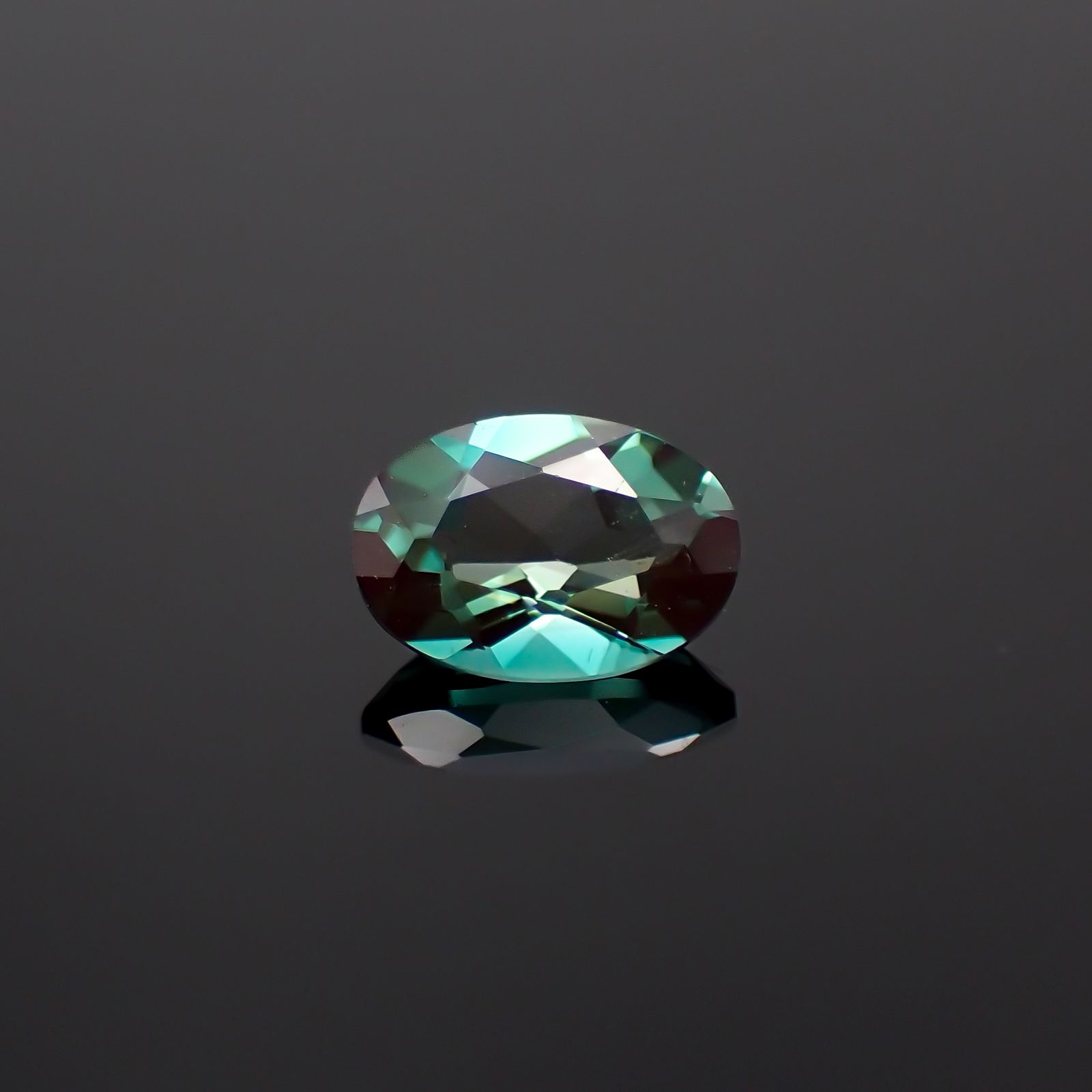 カラーチェンジアンデシン モンゴル産 0.64ct[231023559]7.1x5mm前後