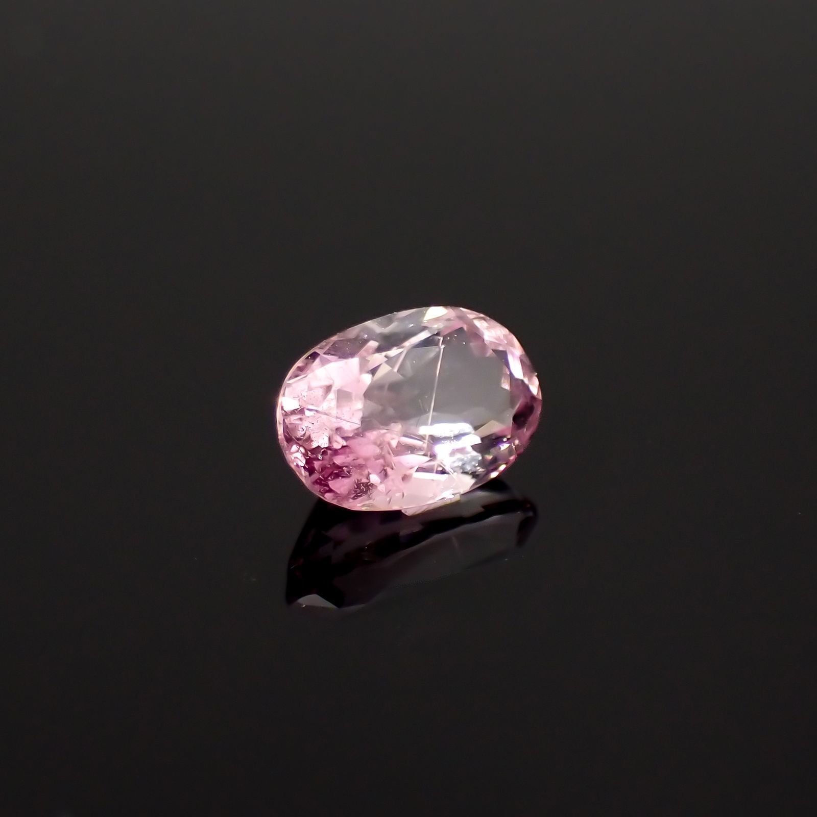 ピンクポードレッタイト (宝石名ピンク・ポードレッタイト )ビルマ産 ソ付(彩珠) 0.574ct / 6.4x4.5mm前後 [231023923]