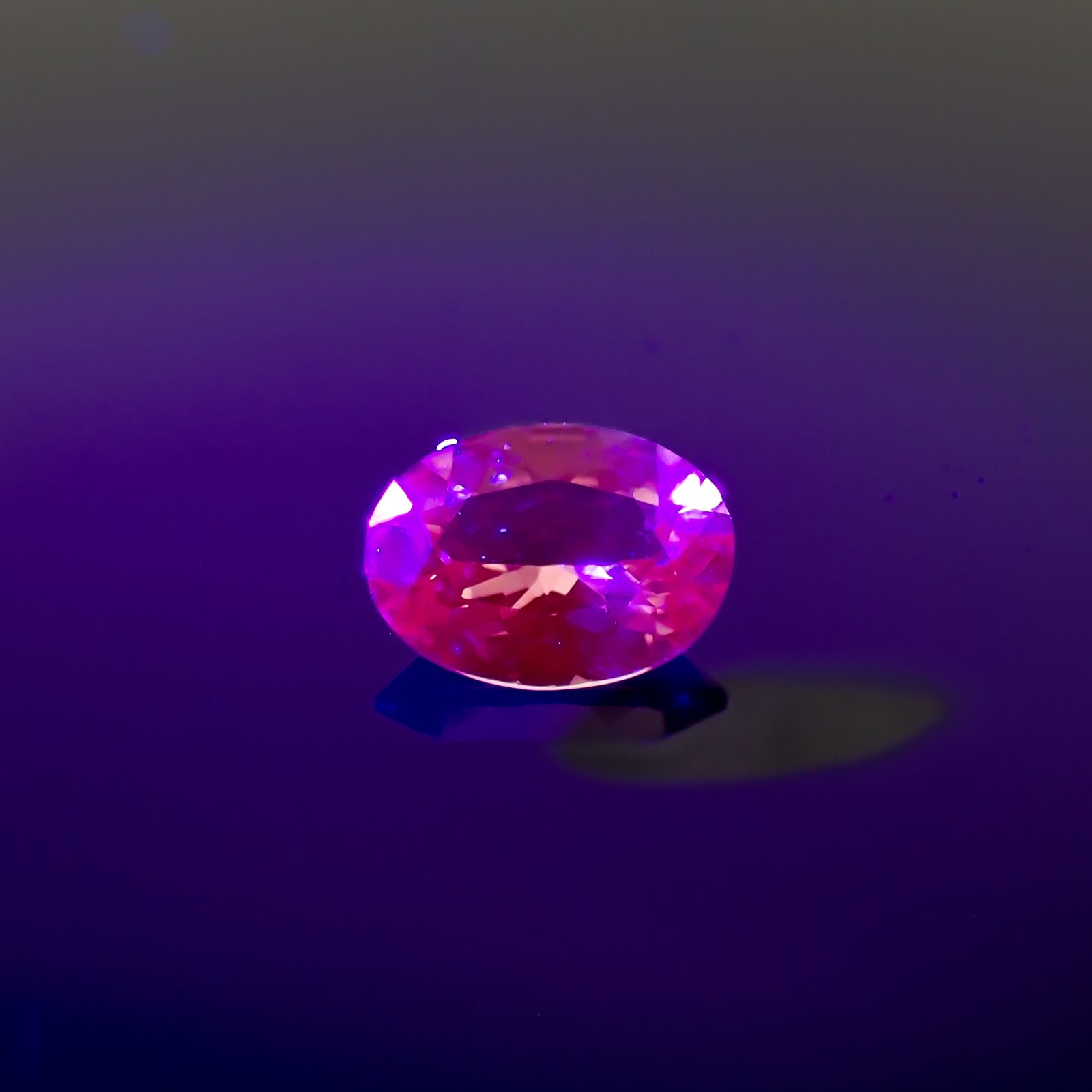 ドラゴンガーネット タンザニア産 0.88ct[230421455]6.9x5.1mm前後