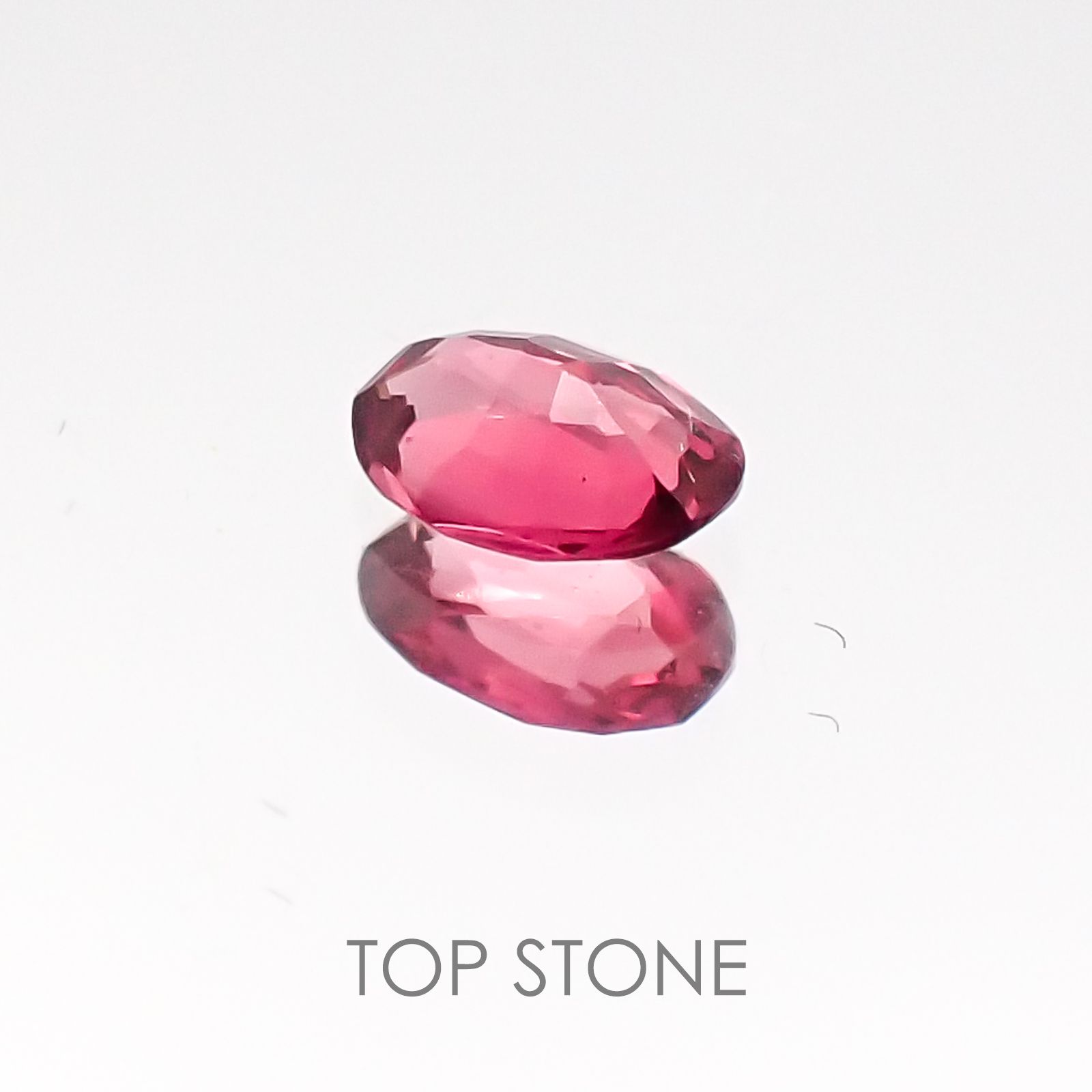 レッドスピネル タンザニア産 ルース 0.16ct[20117694]4.1×3mm前後