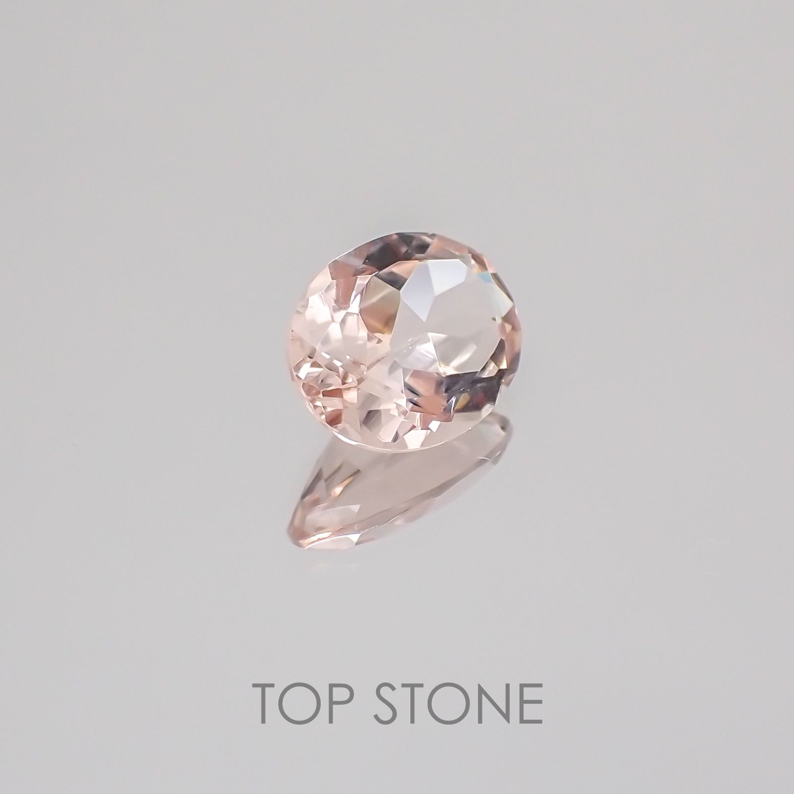 モルガナイト ナイジェリア産 ルース 0.89ct[20129094]7.5×6.1mm前後