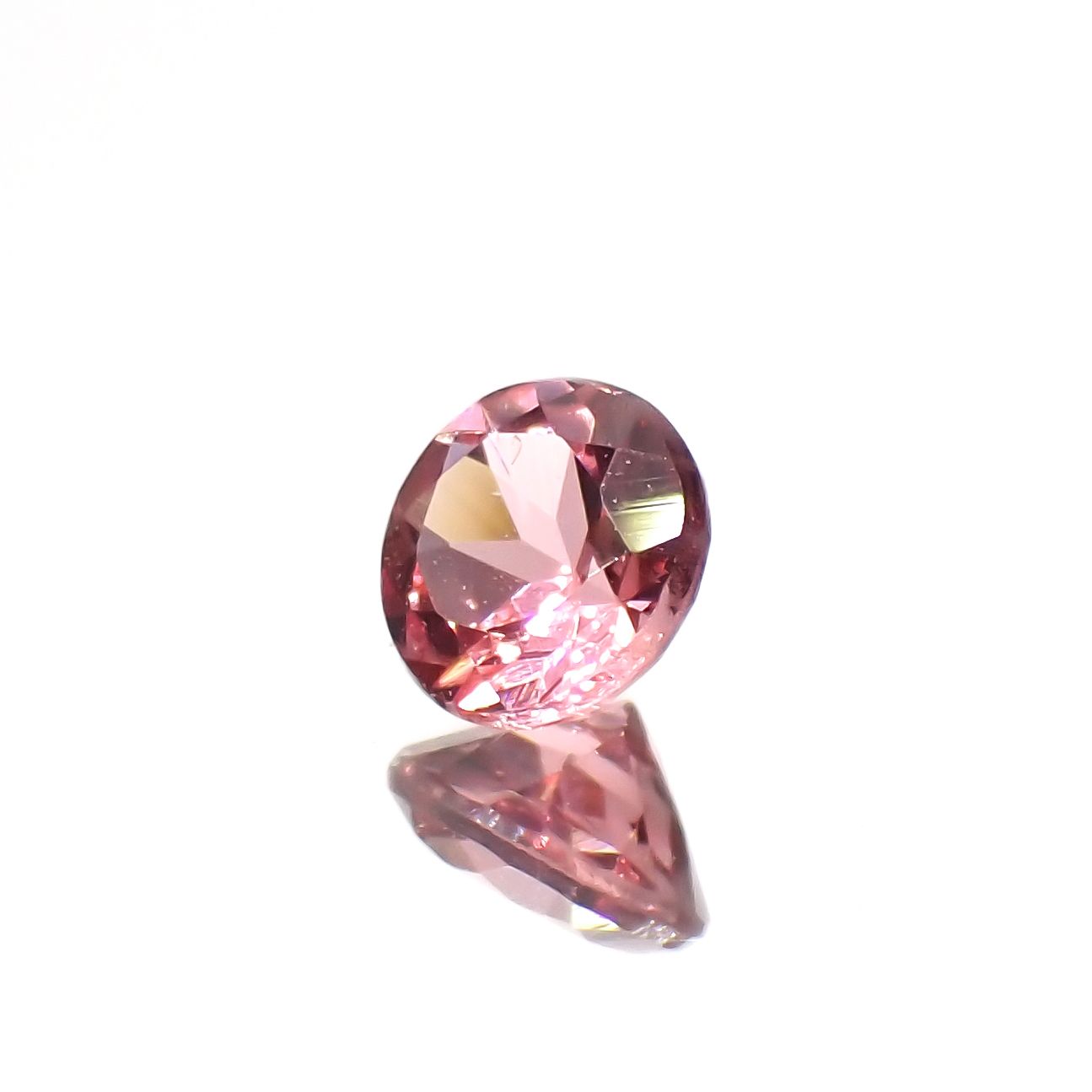 ピンクスピネル(宝石名ピンク・スピネル)タンザニア産 0.26ct 識別済[230321139]3.8x3.8mm前後
