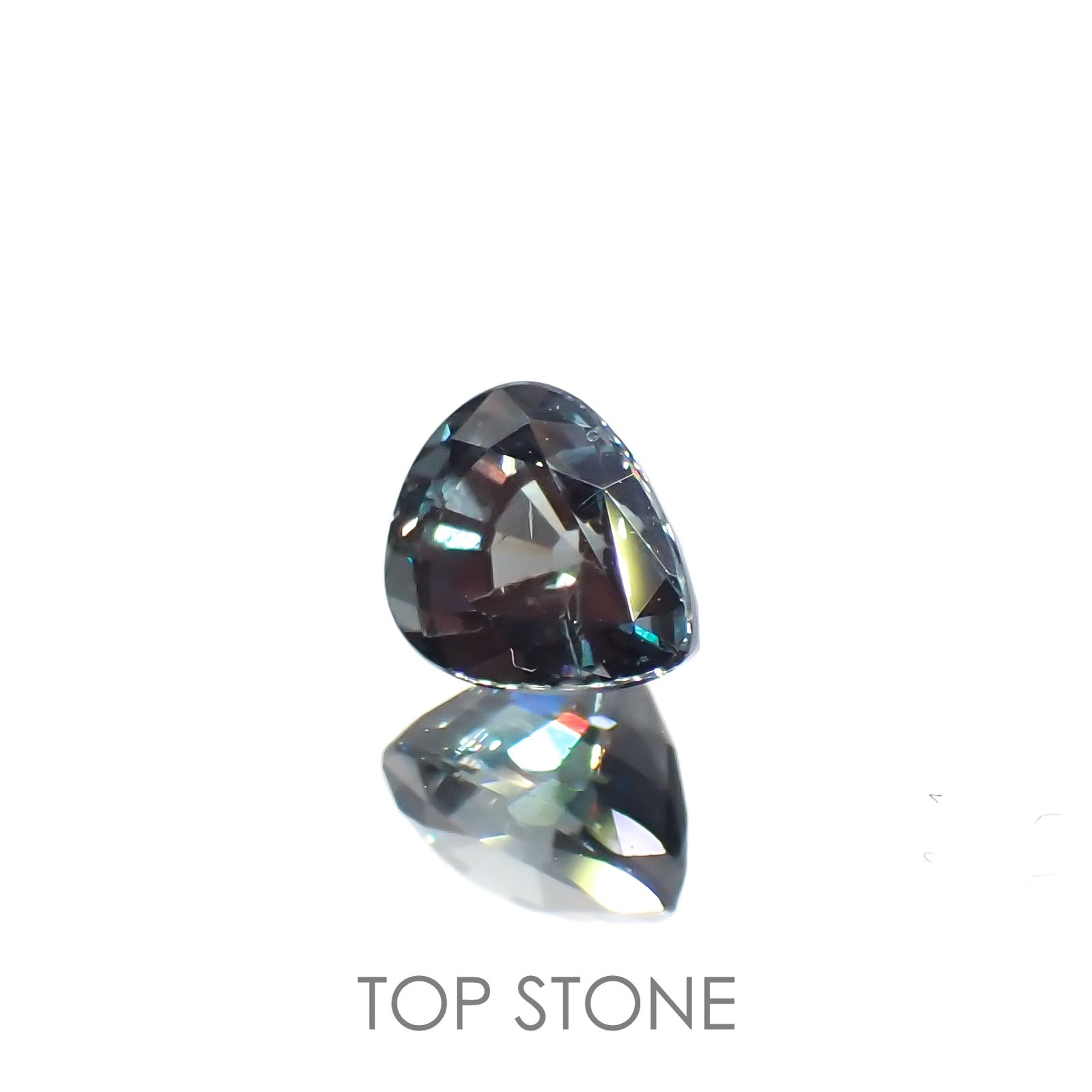 カラーチェンジガーネット アレキタイプ(宝石名ガーネット)マダガスカル・ベキリー産 0.65ct 識別済[220716955]5.4x4.4mm前後