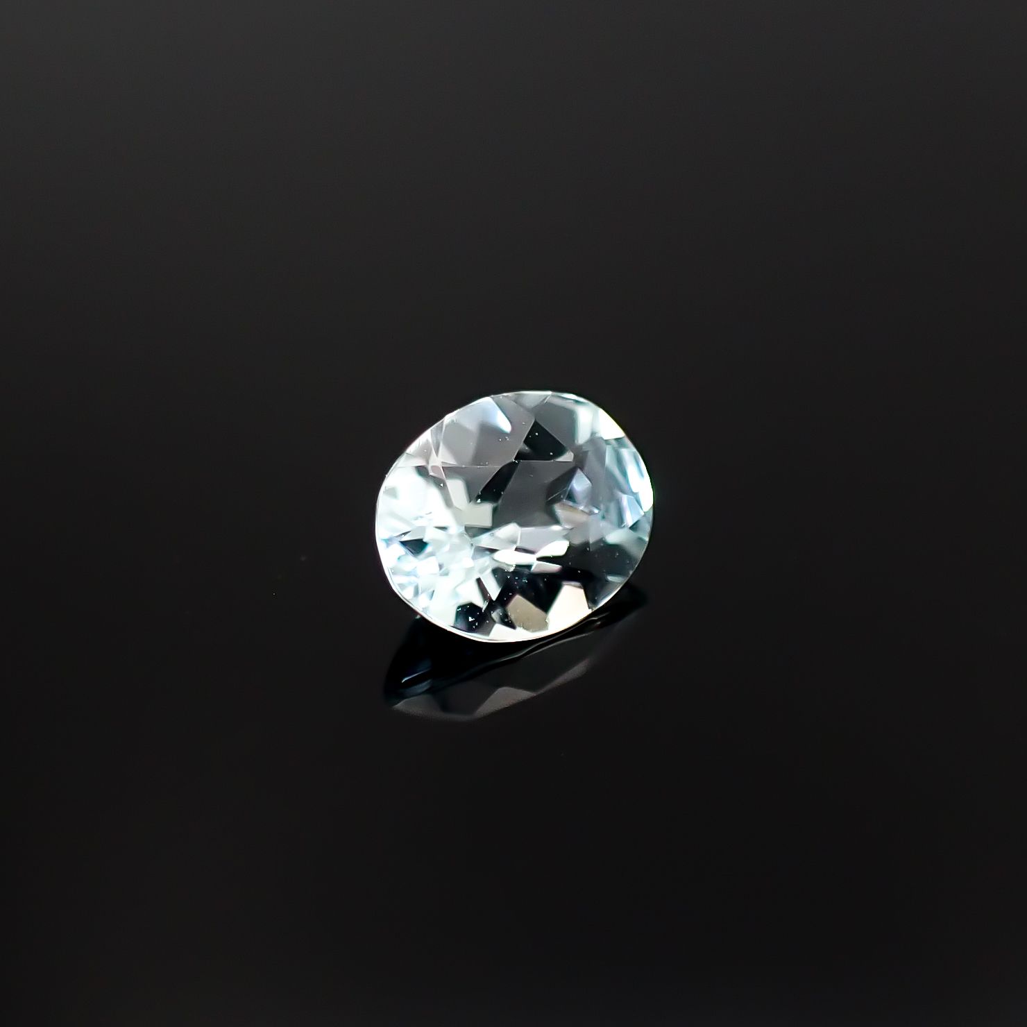モンテブラサイト(宝石名モンテブラサイト)マダガスカル産 0.32ct 識別済[241229663]5.1x4mm前後