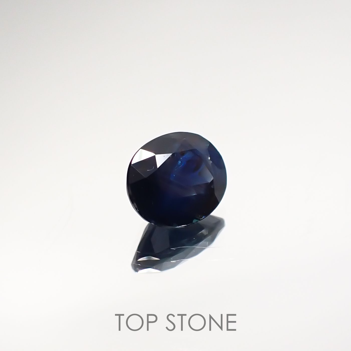 ミルキーシーンサファイア非加熱(宝石名シーン・サファイア) ケニア産 0.68ct 識別済[210712079]5.7×4.7mm前後