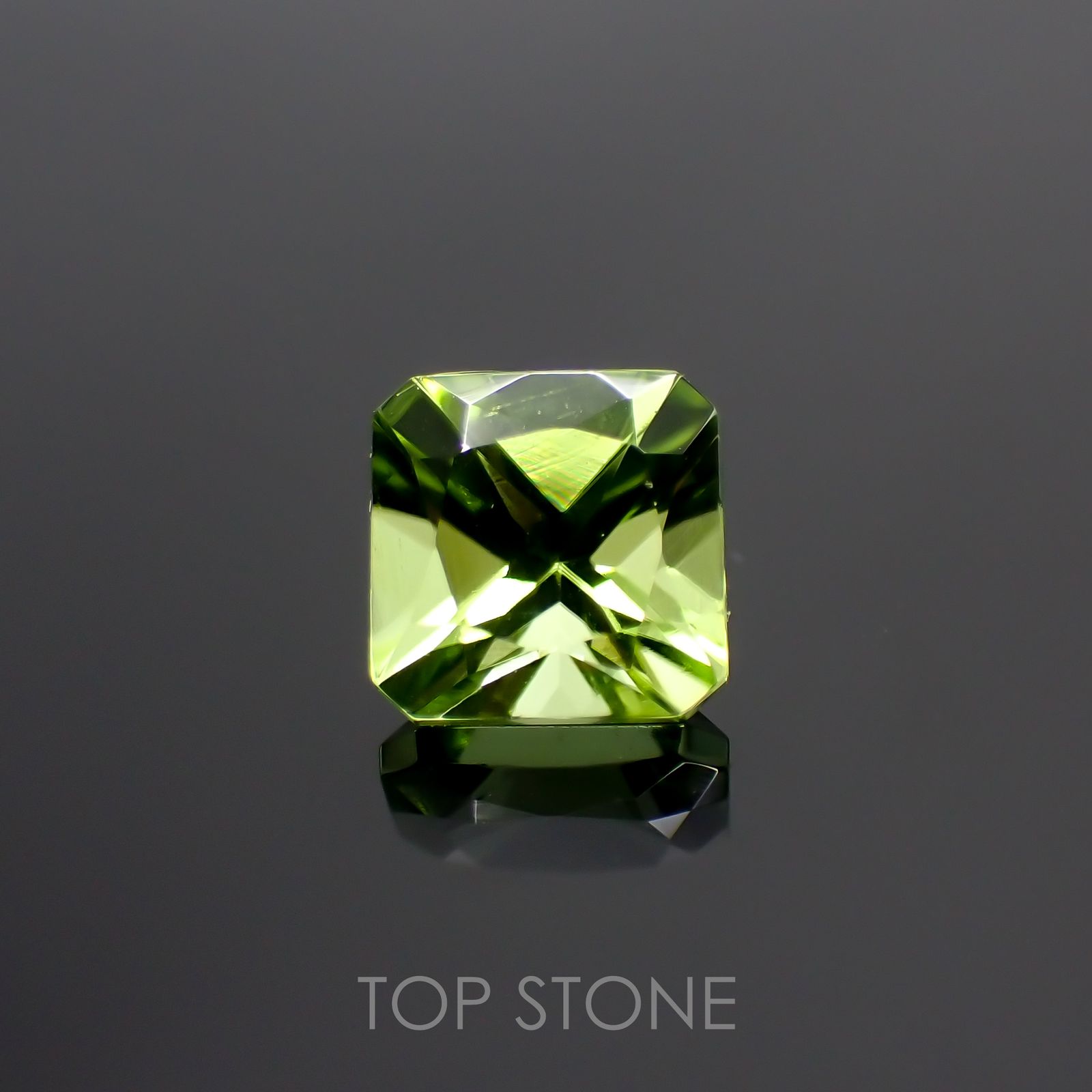 ◇アッシャーカット◇ペリドット(宝石名ペリドット) パキスタン産 1.36ct 識別済[210913484]6.2×6.2mm前後