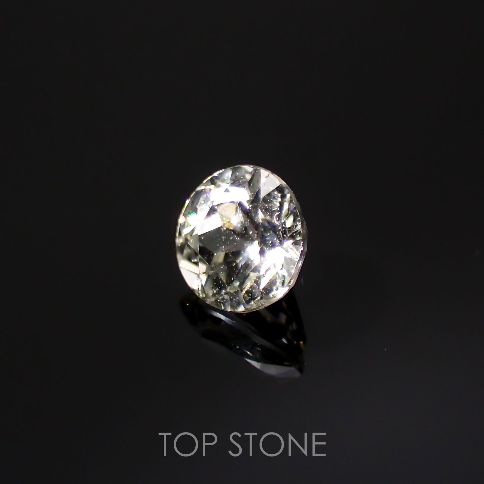 リューコガーネット(宝石名ホワイト グロッシュラー・ガーネット)ビルマ産 0.26ct 識別済[220115444]3.6x3.6mm前後