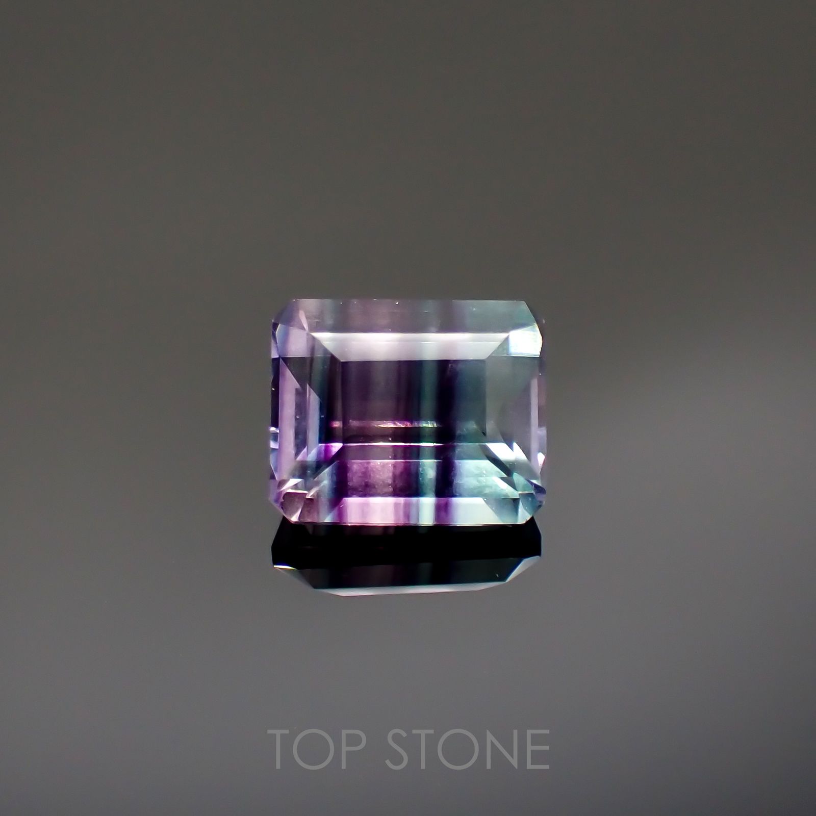 パーティカラーフローライト(宝石名フルオライト)ブラジル産 5.87ct 識別済[220115078]11x9mm前後