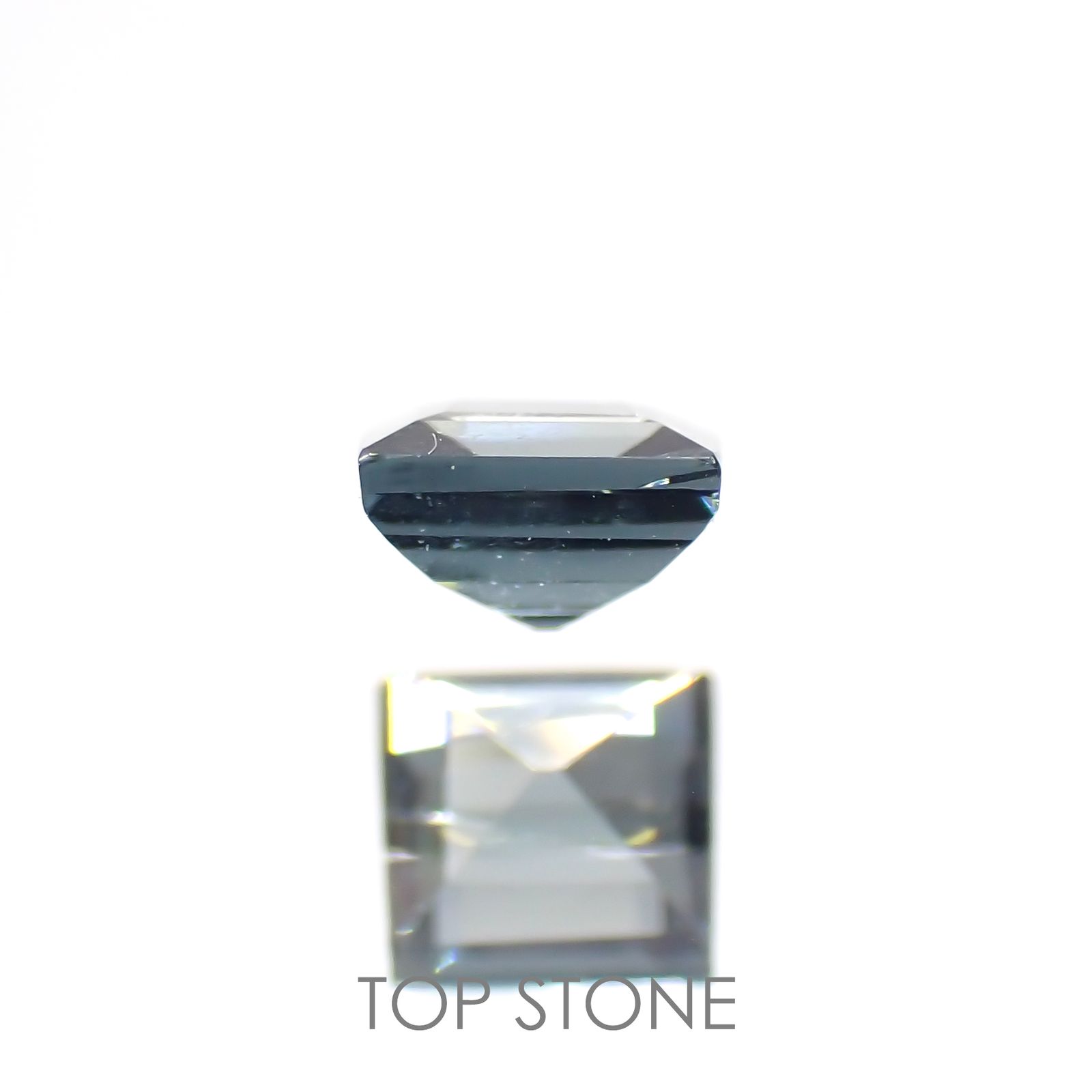 サファリン(宝石名サフィリン) スリランカ産 0.235ct ソ付(彩珠)[21019623]3.4×3.2mm前後