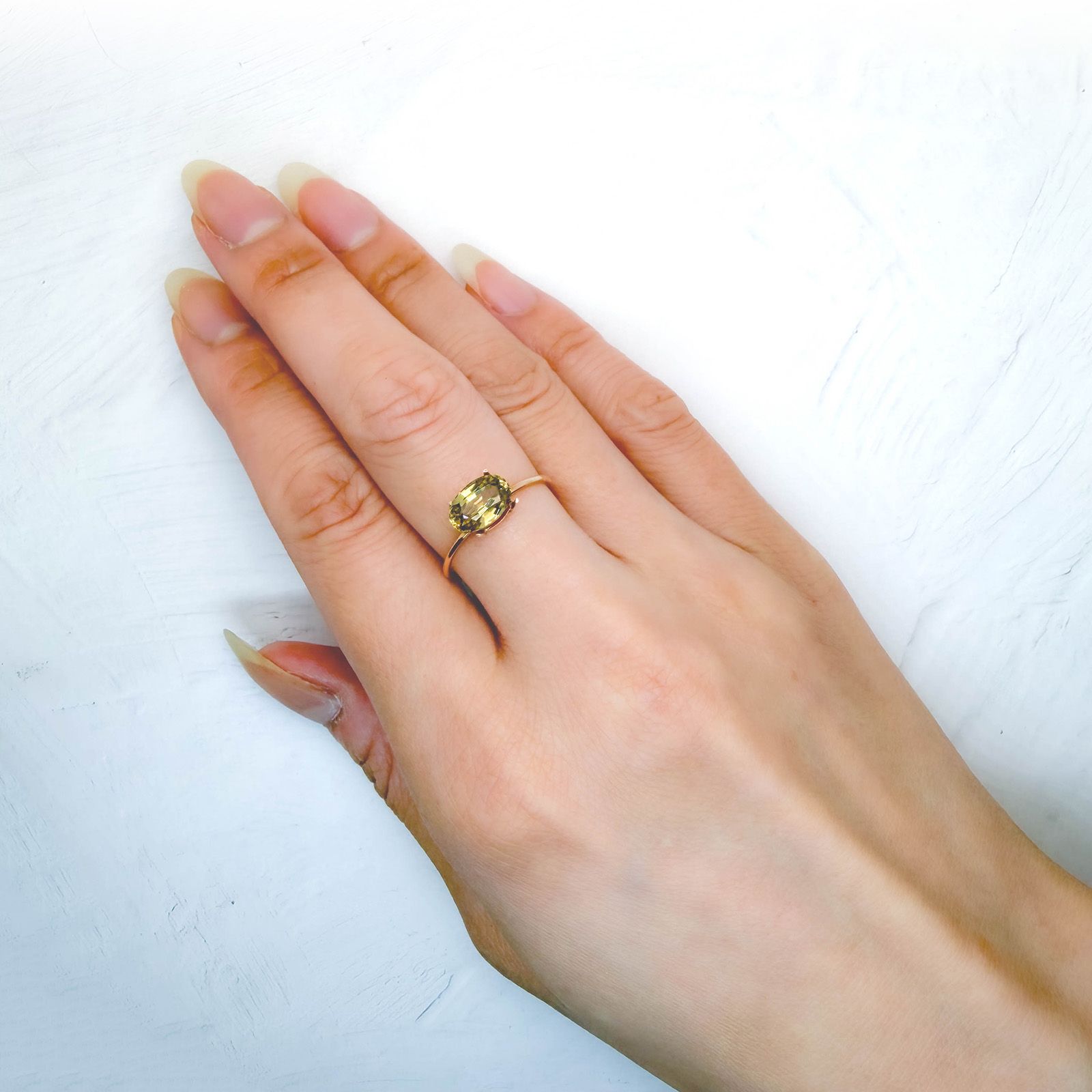 イエロージルコン スリランカ/カンボジア産 2.28ct / 8.7x5.7mm前後 [260932966]
