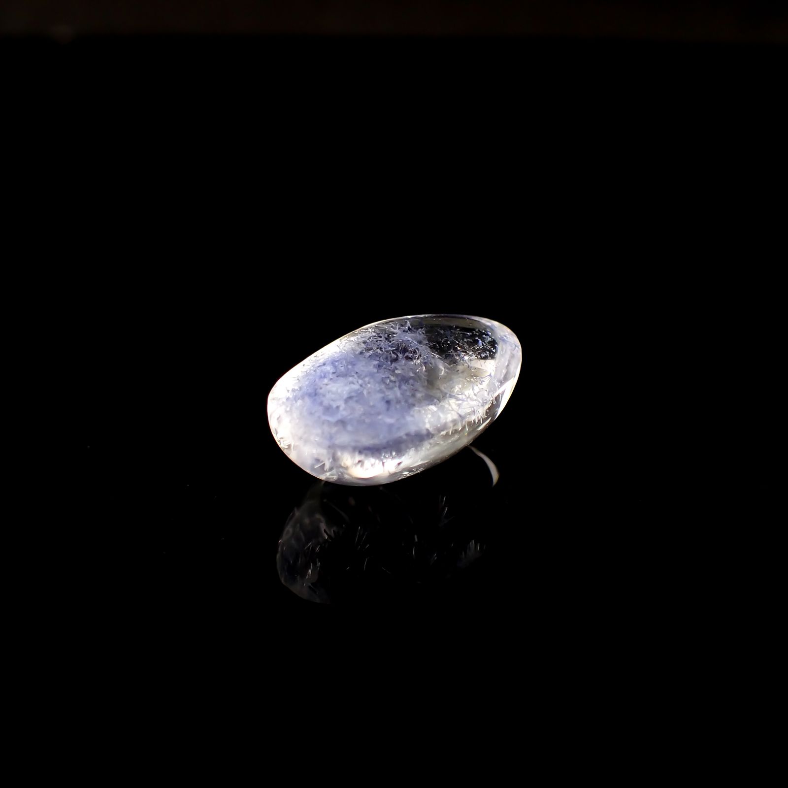 デュモルチェライトインクォーツ ブラジル産 16.97ct[231023815]20.6x12.9mm前後