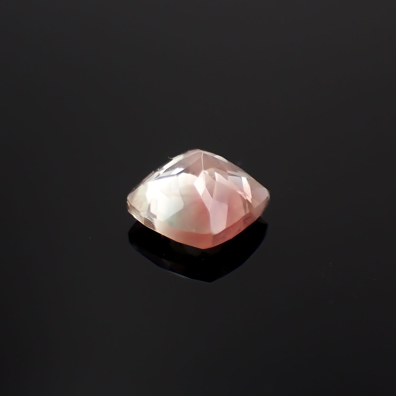 パーティカラーオレゴンサンストーン アメリカ・オレゴン州産 0.94ct[230722846]6.1x6.1mm前後