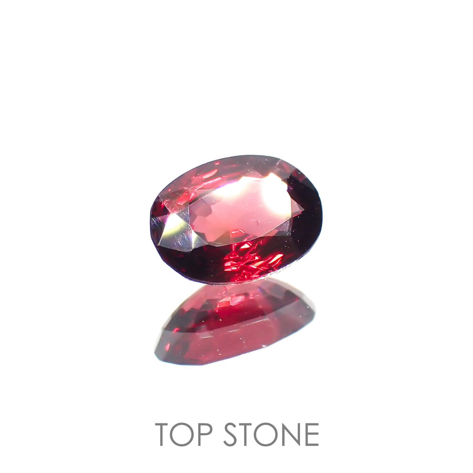 レッドスピネル(宝石名レッド・スピネル)タンザニア産 0.885ct ソ付(彩珠)[220817243]7.2x5.2mm前後