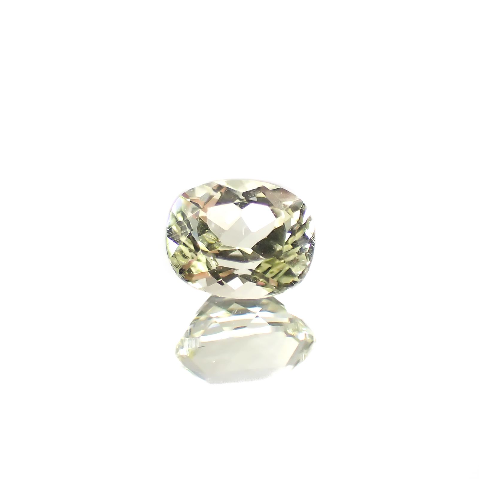 イエローアパタイト メキシコ産 0.66ct [241129468]5.5x4.5mm前後