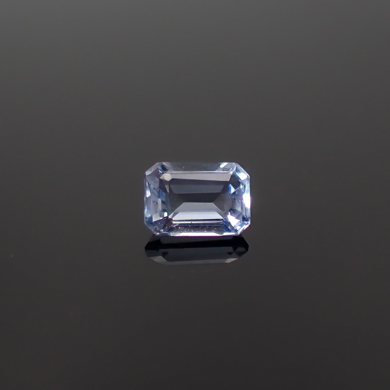 テネブレッセンススキャポライト アフガニスタン産 0.18ct / 4.1x2.9mm前後 [260432045]