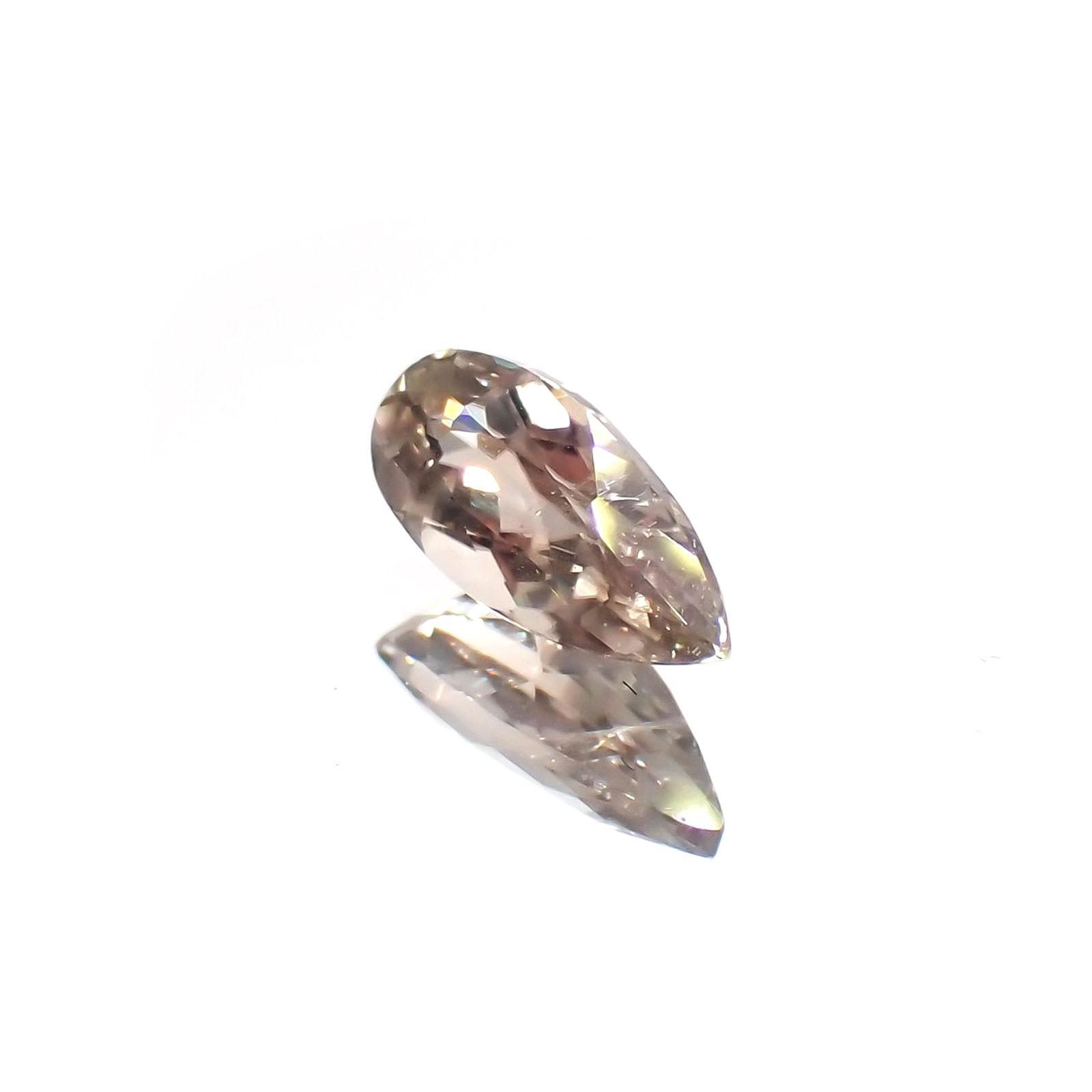 ダイアスポア(宝石名ダイアスポア)トルコ産 識別済 0.77ct / 8.6x3.9mm前後 [251116032]