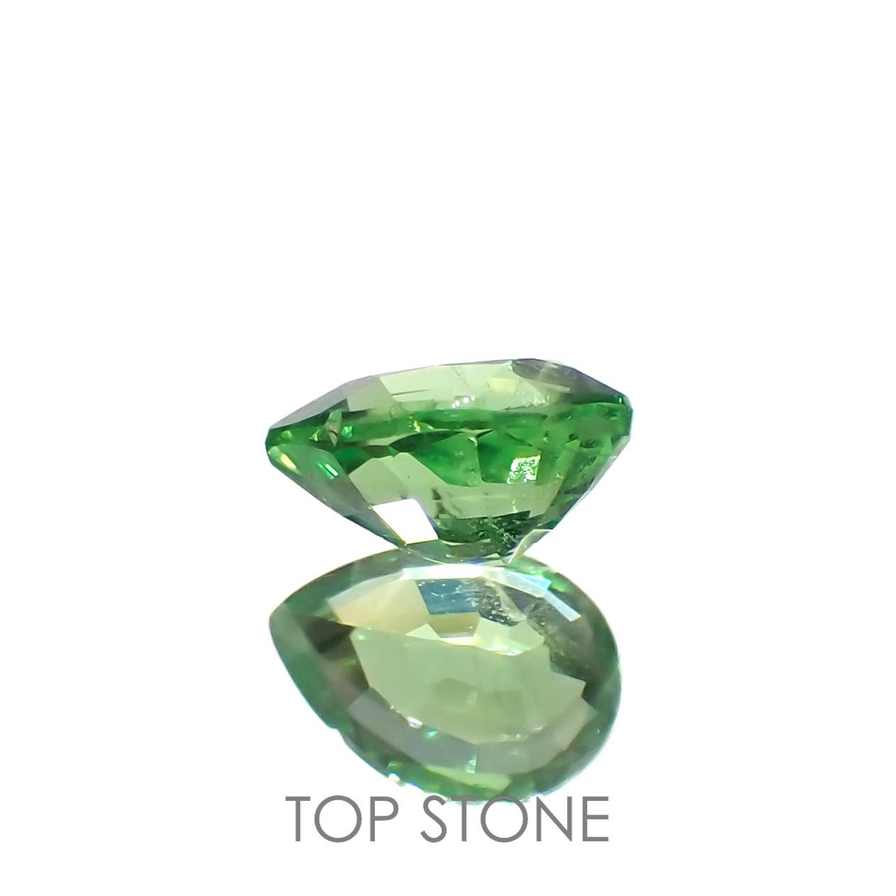 ミントガーネット(宝石名グリーン グロッシュラー・ガーネット)タンザニア産 0.24ct 識別済[230119976]4.5x3.2mm前後