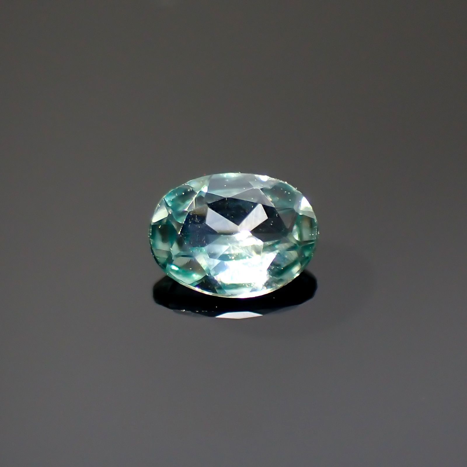 モンタナサファイア(宝石名サファイア)アメリカ・モンタナ州産 0.18ct 識別済[220114634]4x3mm前後
