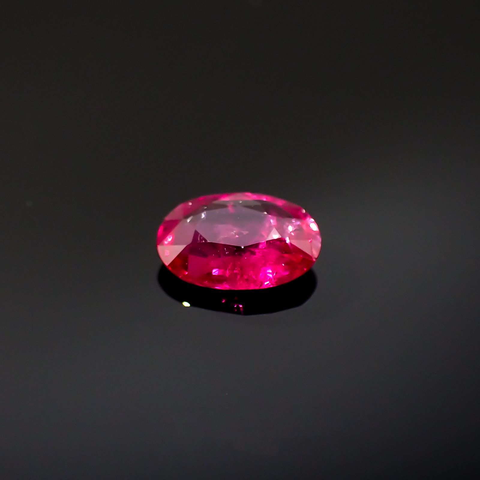 ルビー(宝石名ルビー)モザンビーク産 0.46ct 識別済[220616091]5.9x4mm前後