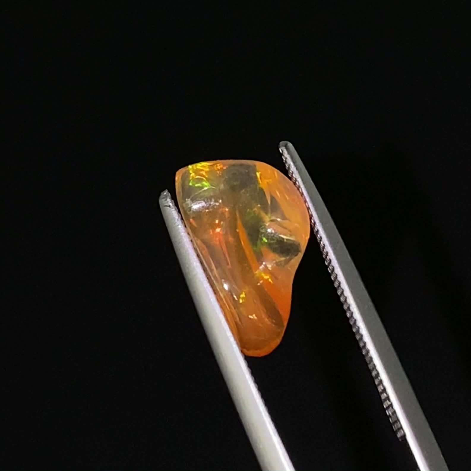 ファイヤーオパール 原石 メキシコ産 2.20ct / 12.6x7.2mm前後