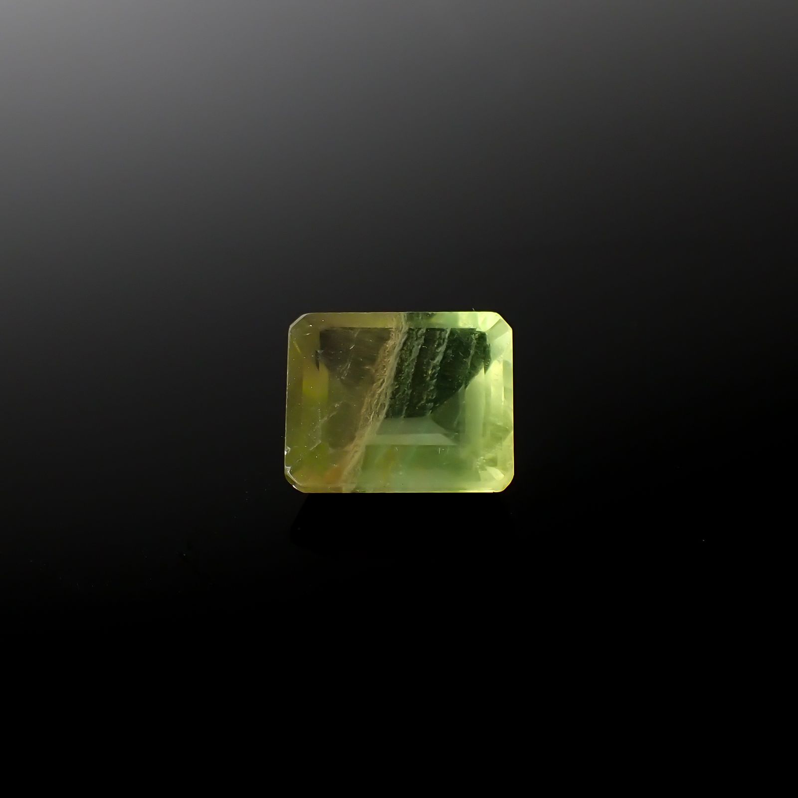 バイカラーフローライト フルオレッセンス ブラジル産 5.51ct[240928911]11x8.9mm前後