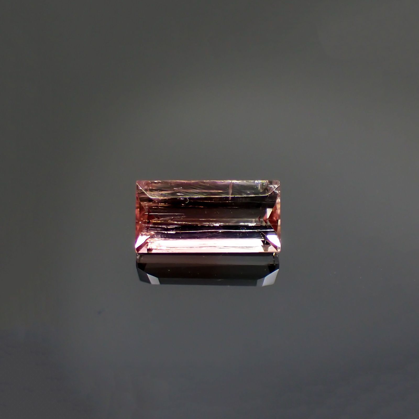 バイカラートルマリン(宝石名バイカラー・トルマリン) ブラジル産 1.271ct ソ付(彩珠)[210711603]8.4×4.2mm前後
