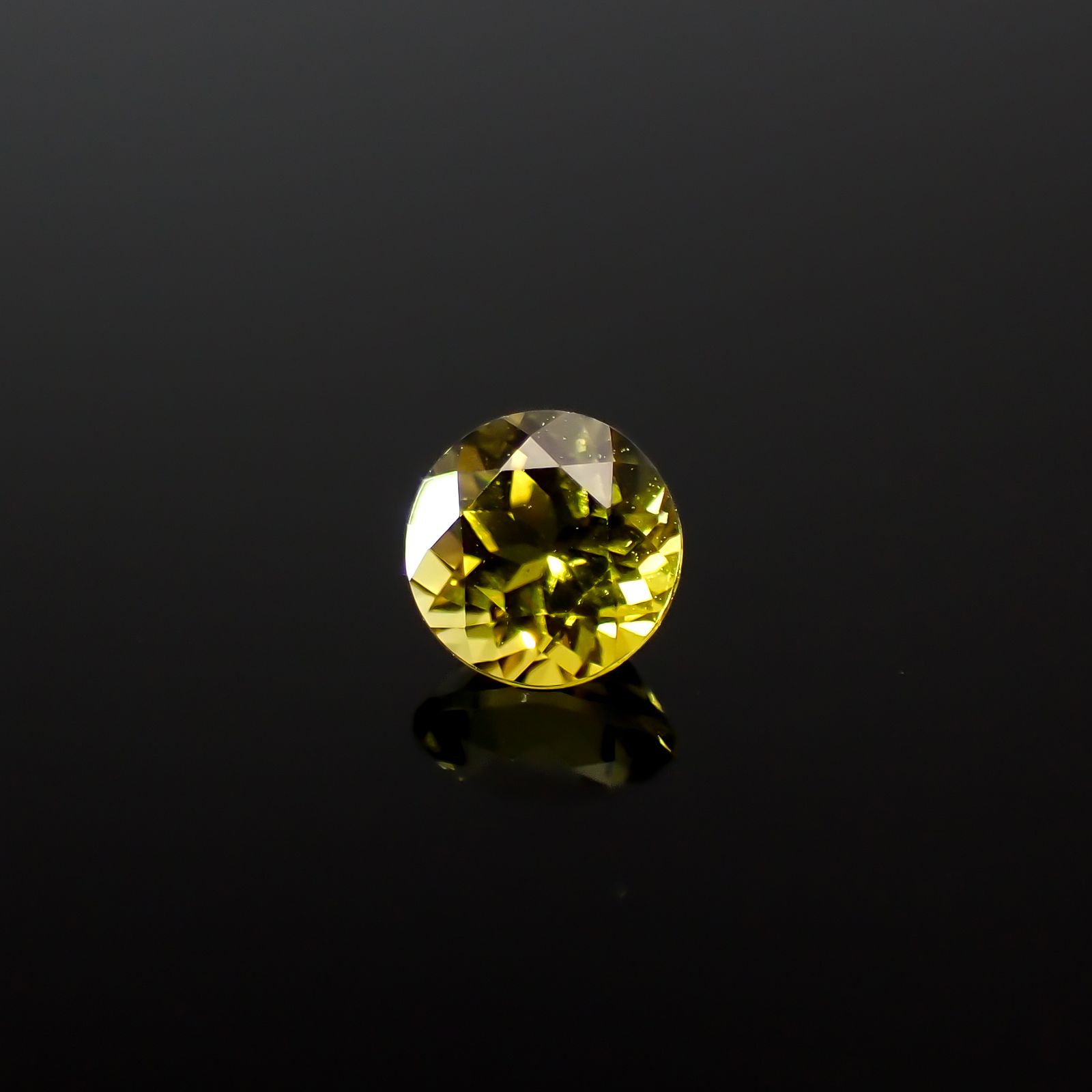 カナリートルマリン ザンビア・カナリー鉱山産 0.30ct[240527820]3.9x3.9mm前後