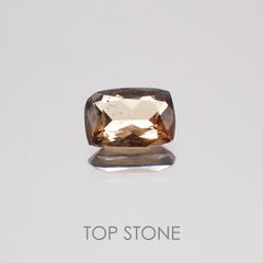 アキシナイト(宝石名アキシナイト) パキスタン産 0.64ct 識別済[20128805]6.4×4.6mm前後